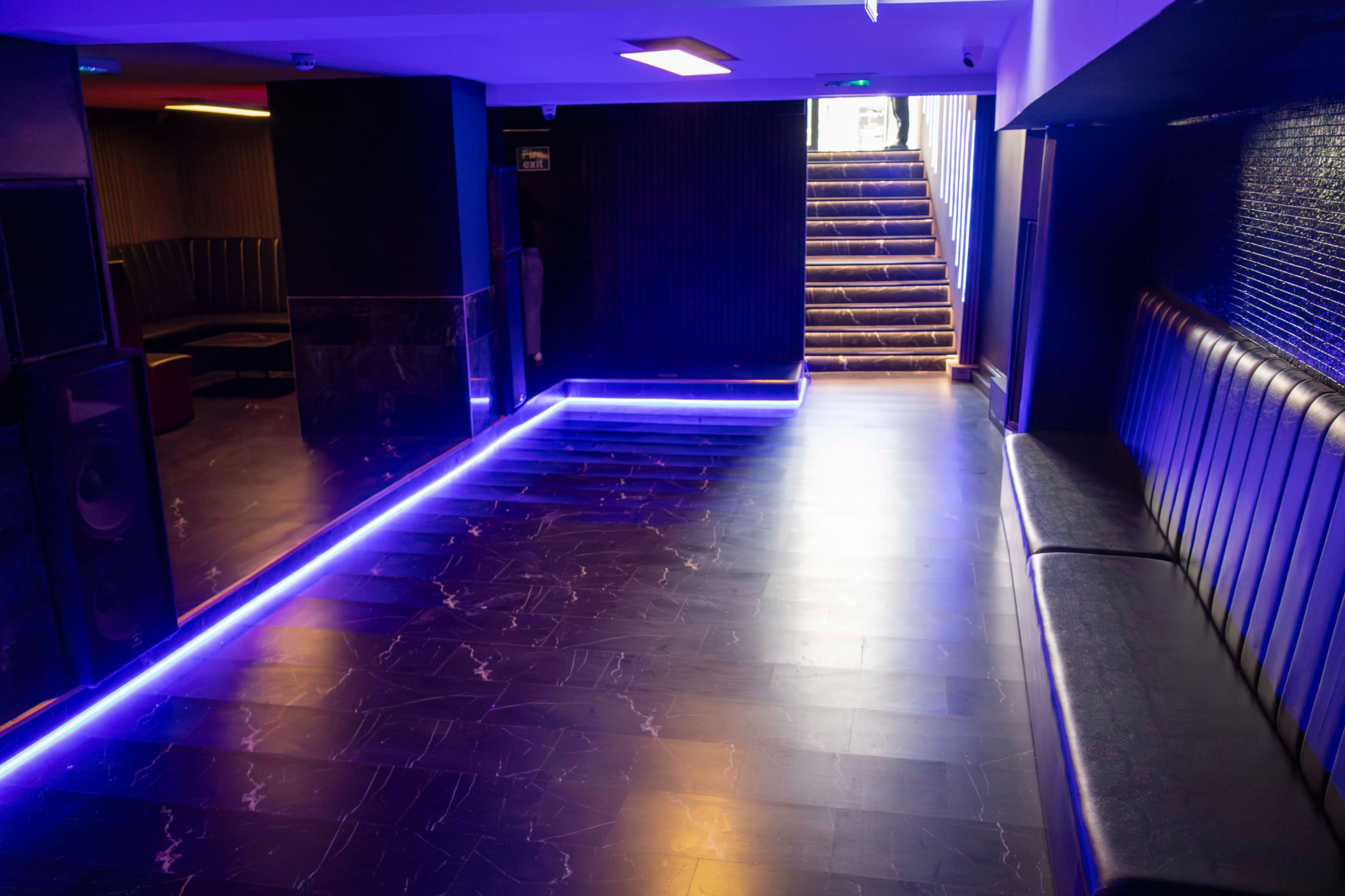 Flexible Basement Bar with Modern Interior Image in London, London, ENG
