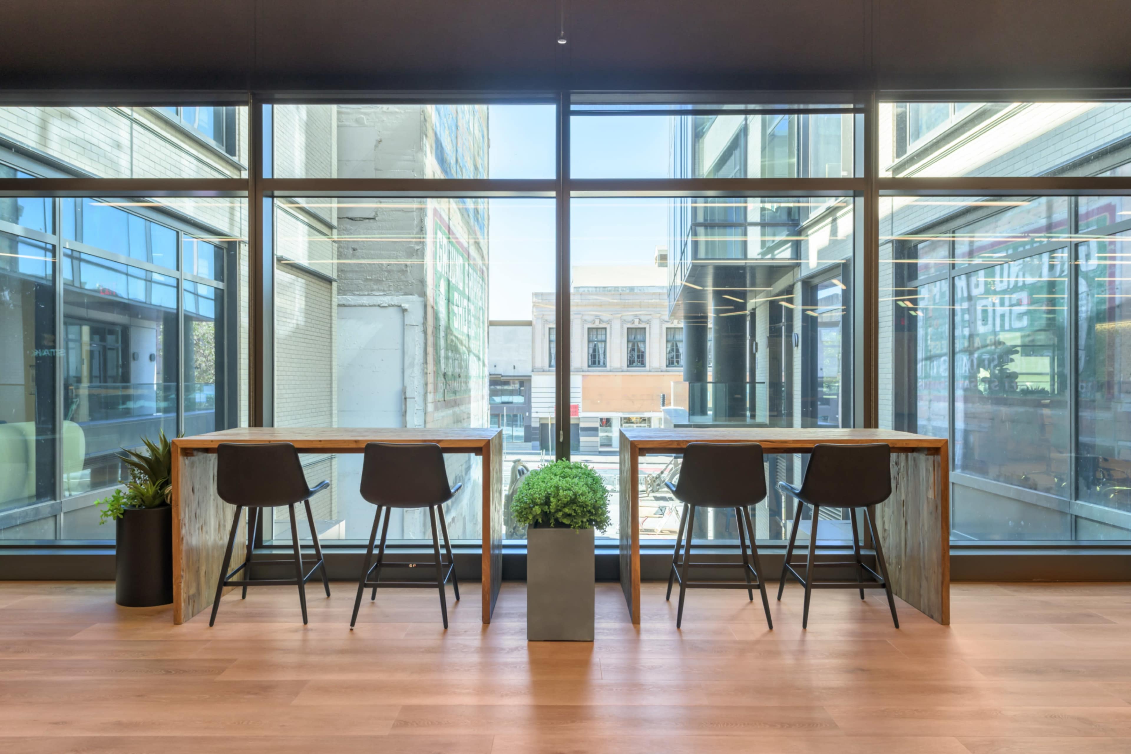 Modern Downtown Event Floor with Theater Seating & Game Lounge Image in Downtown Oakland, Oakland, CA