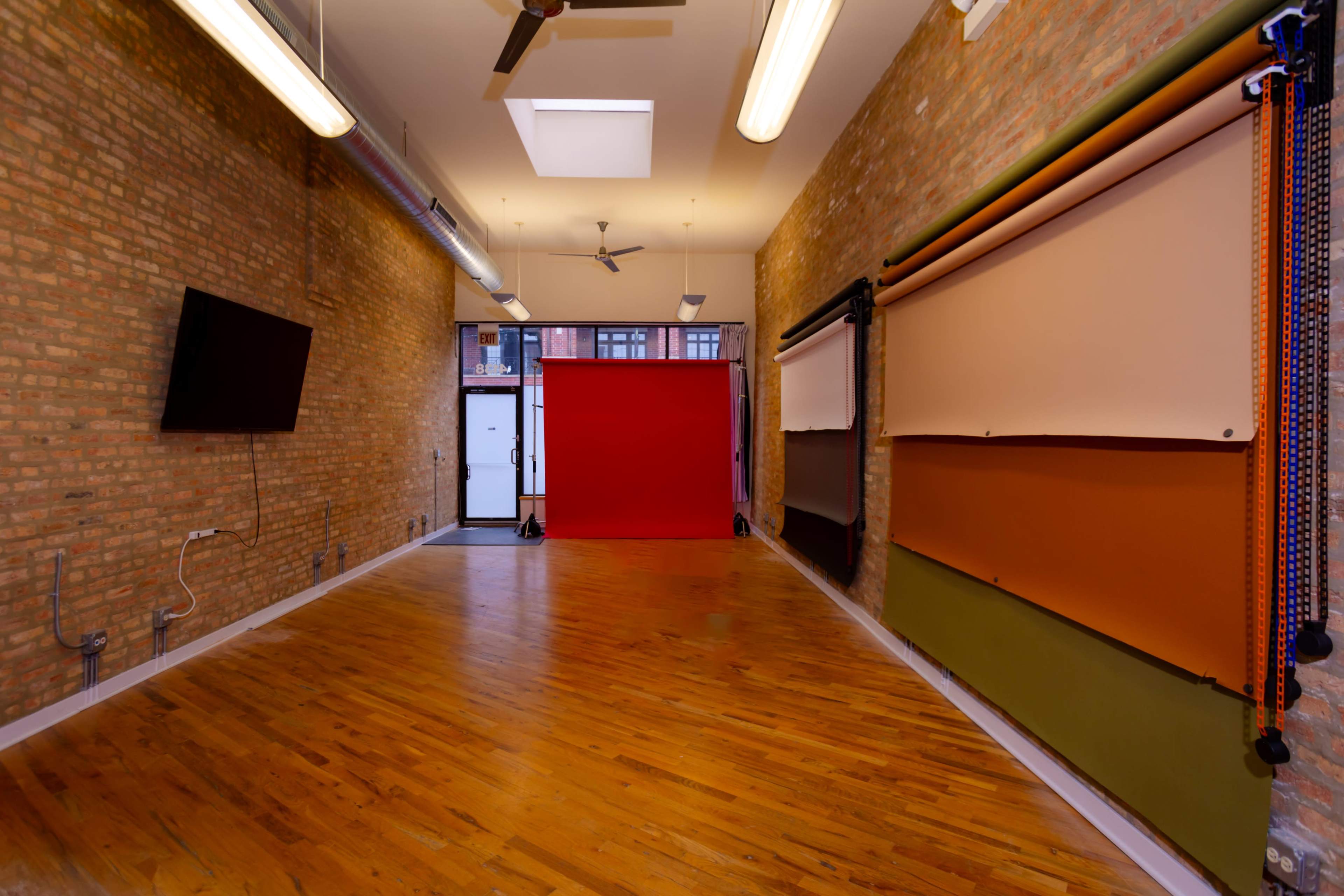 Centrally Located Studio with Incredible Lighting Image in Irving Park, Chicago, IL