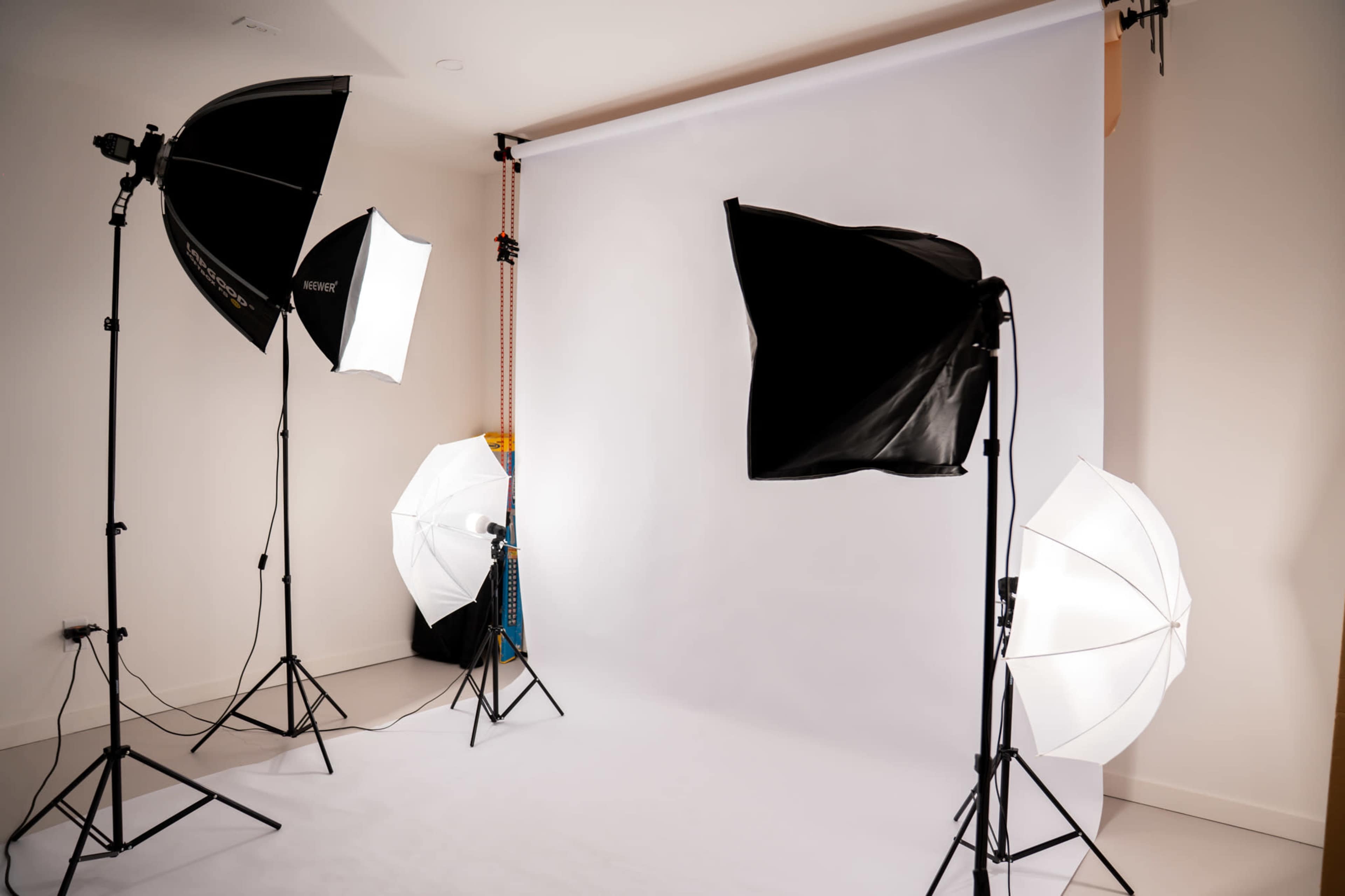 Private Photo & Video Studio Image in Centennial Community Association, Portland, OR