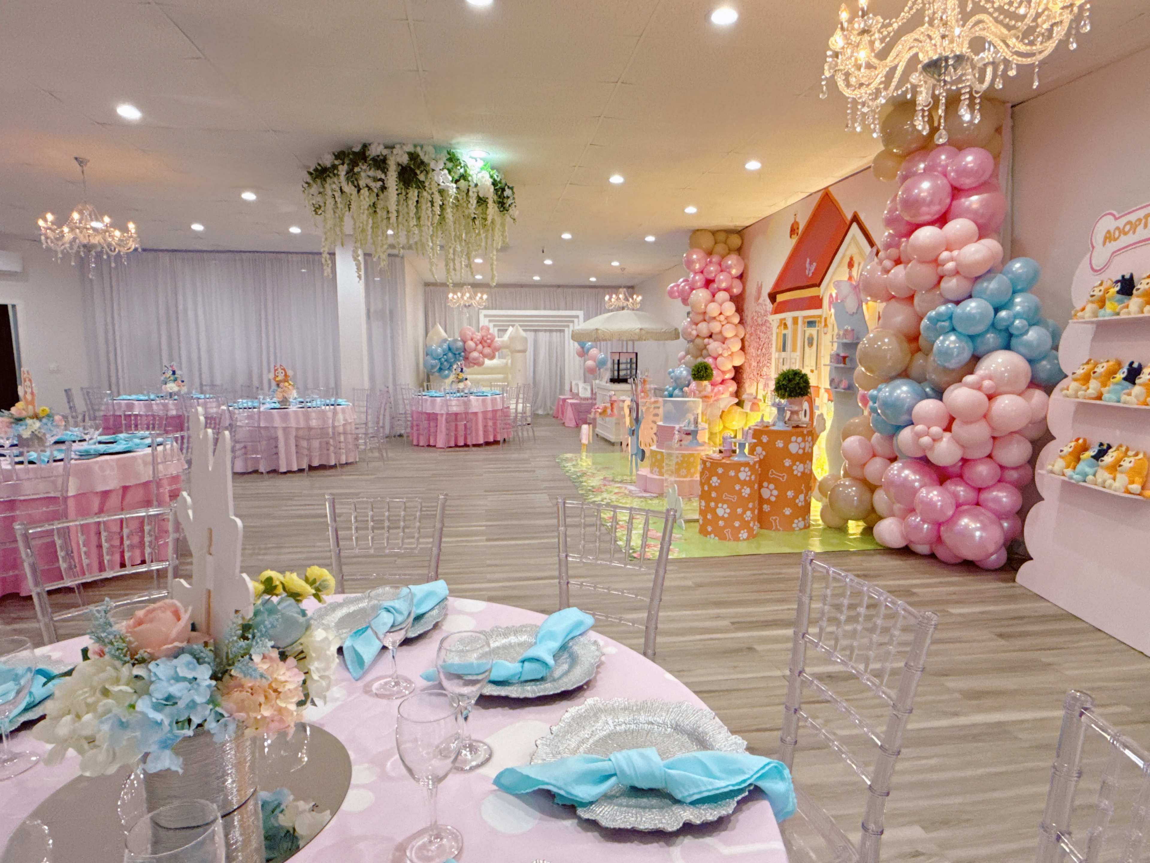 Elegant Event Loft in Tampa with 10-Foot Ceilings & Modern Decor Image in Egypt Lake-Leto, Tampa, FL