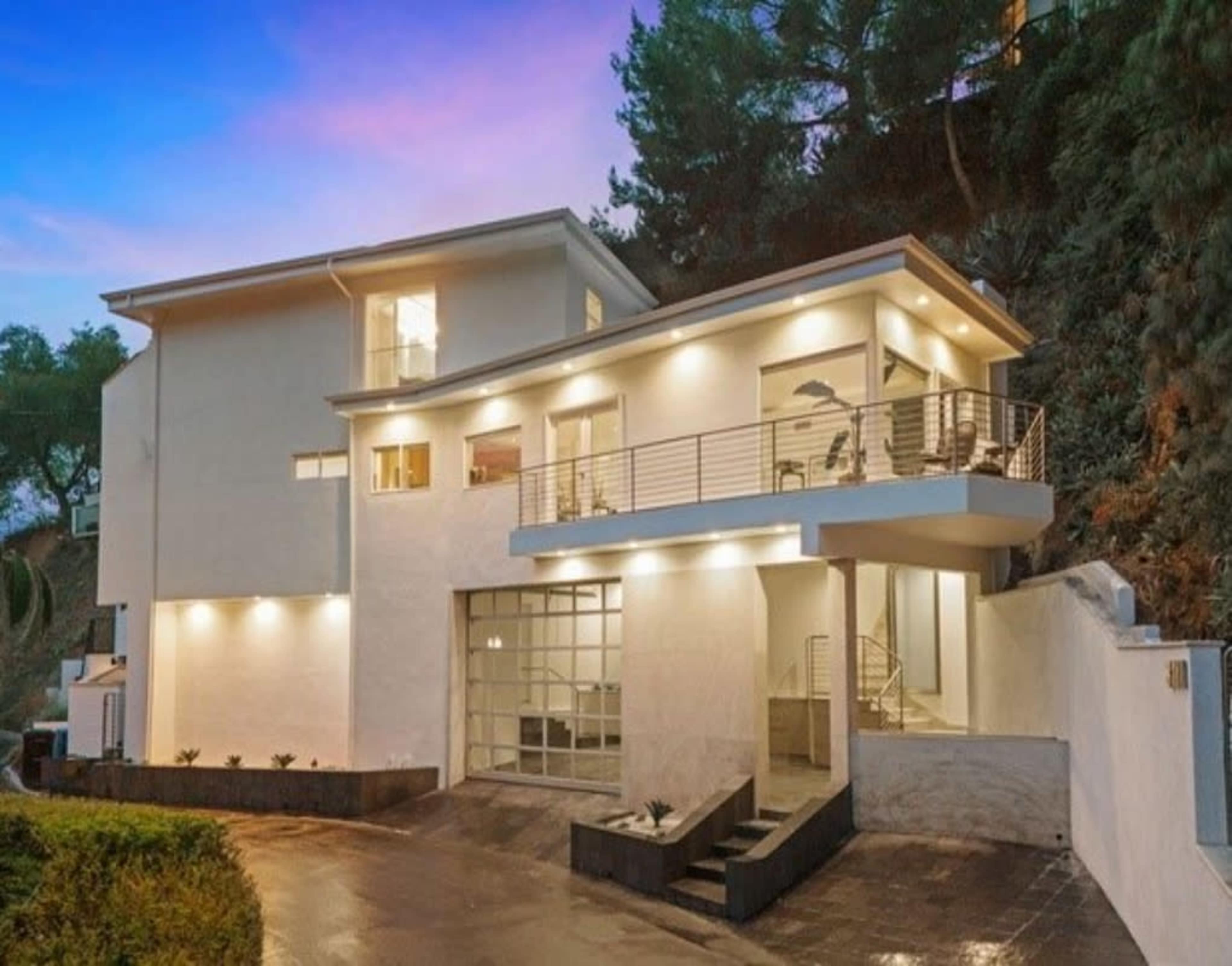 MID-CENTURY TREEHOUSE WITH LUXE NATURAL LIGHT Image in Central LA, Los Angeles, CA
