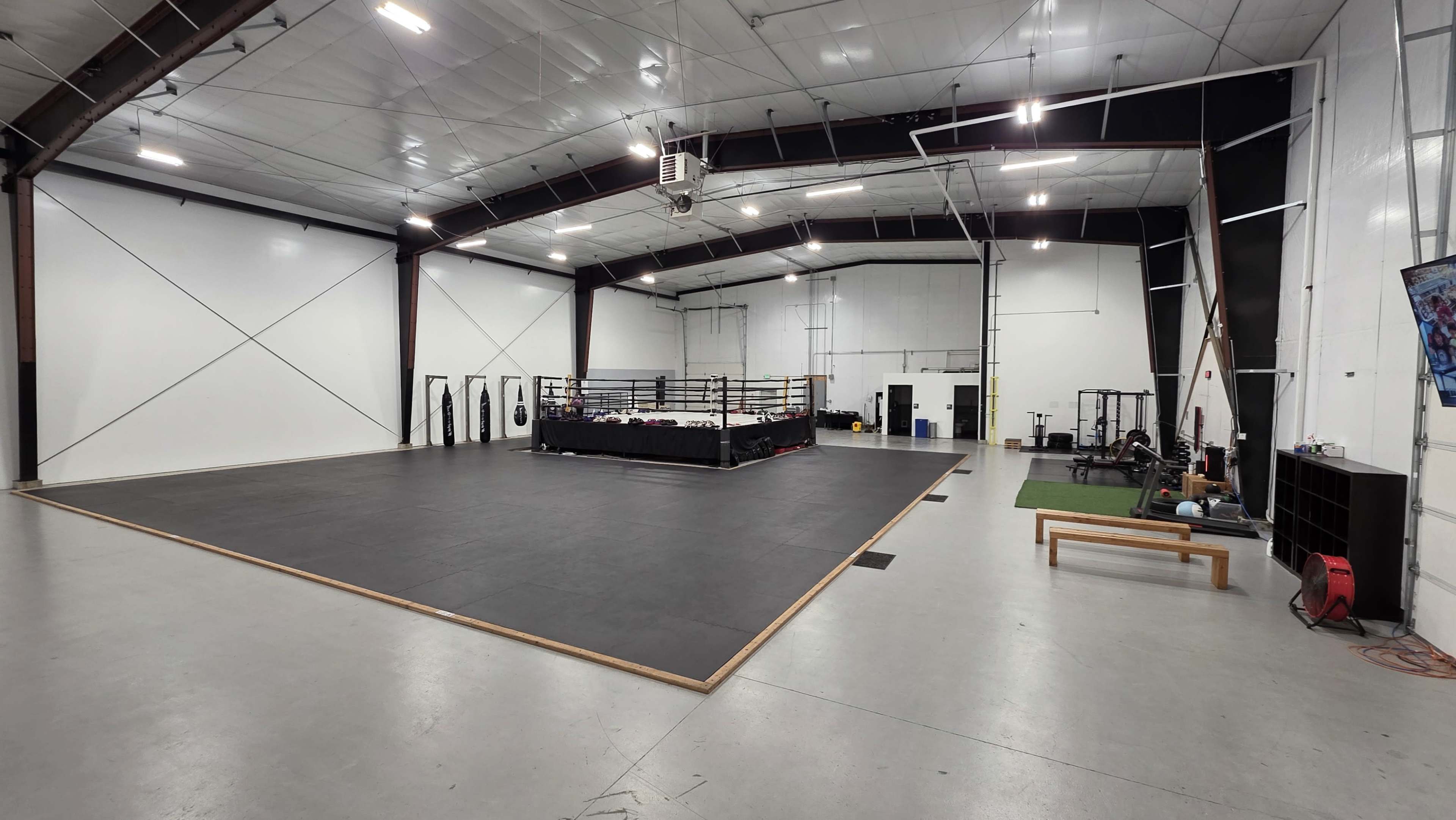 Spacious Industrial Muay Thai Boxing Gym & Fitness Center Image in Fremont, SEATTLE, WA