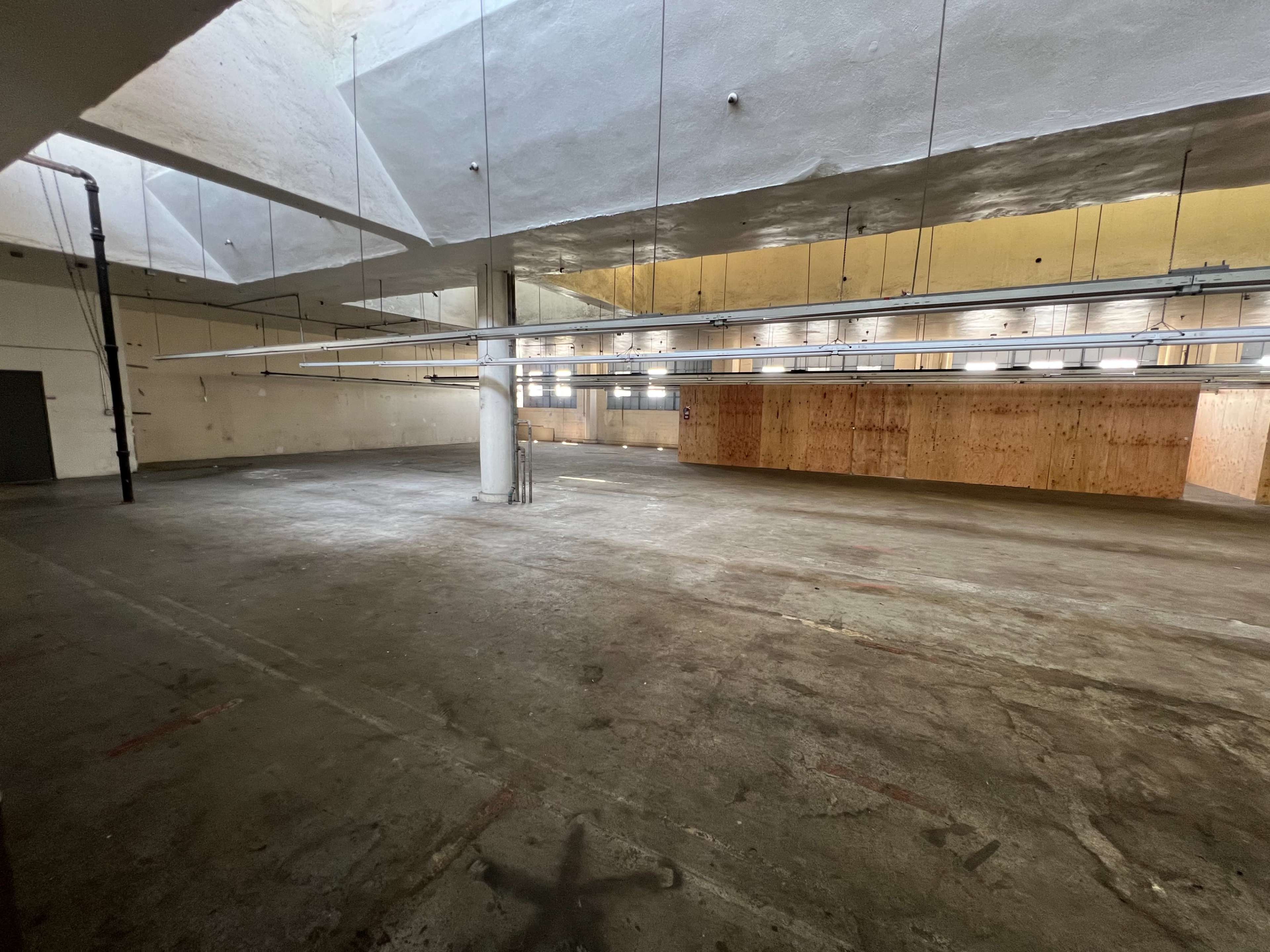 Spacious 25,000 sqft Warehouse + Private Room | Secure Gated + 25+ Parking Image in South Los Angeles, Los Angeles, CA