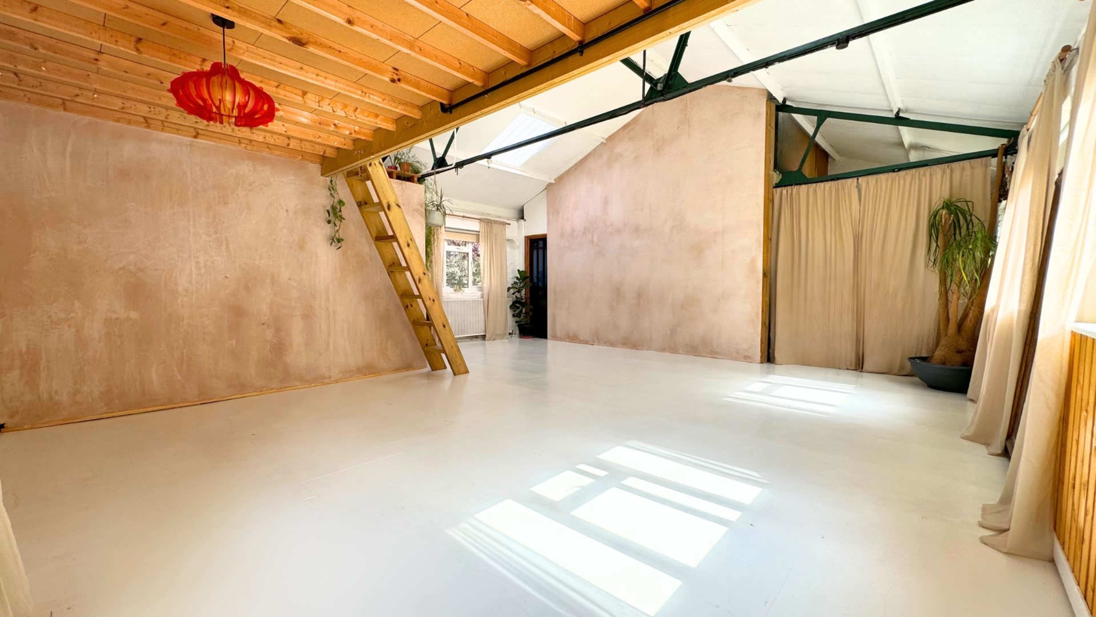 Versatile Two Story Industrial Warehouse & Photography Film Studio East London Image in Lower Clapton, London, ENG