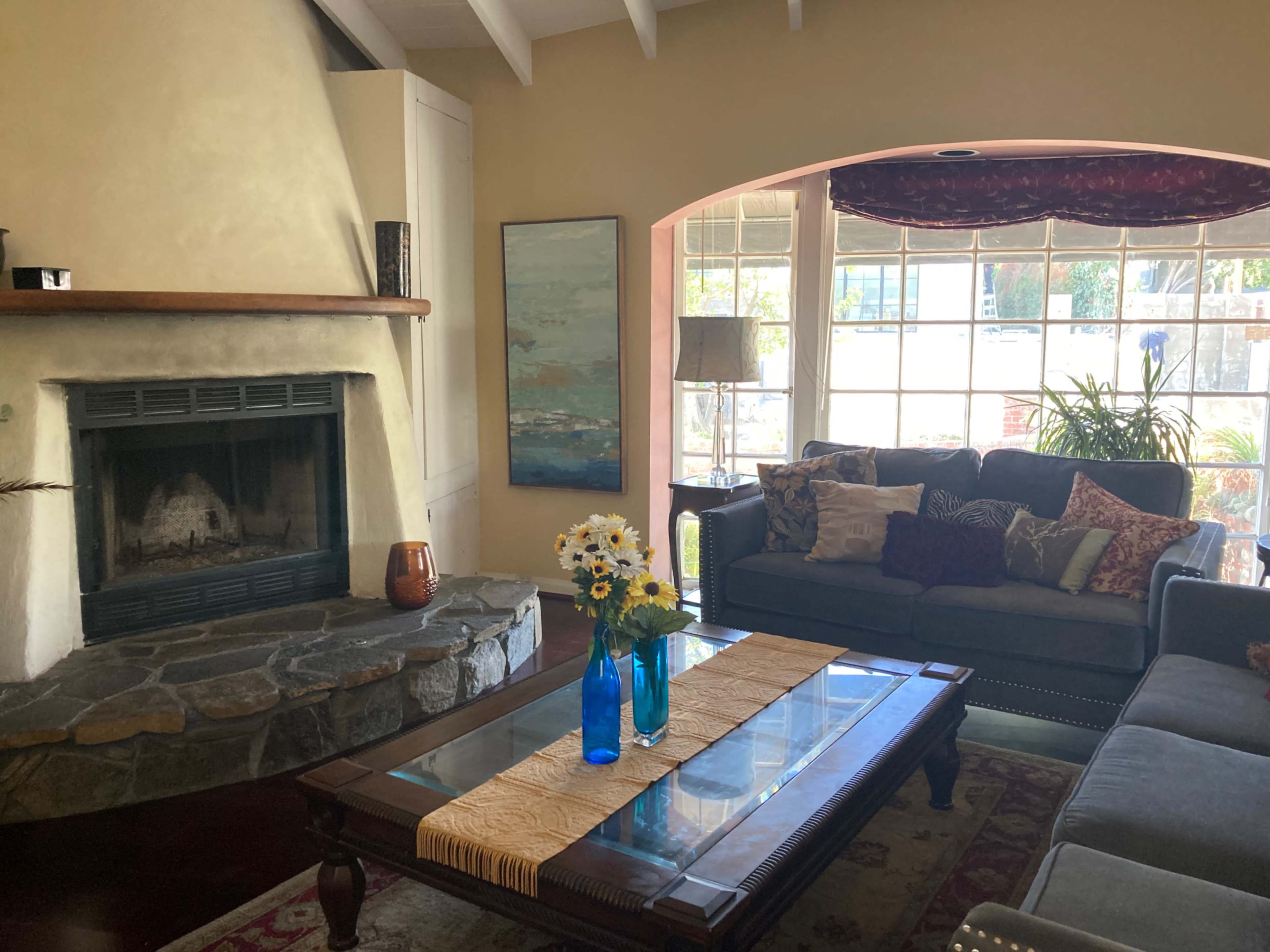 “Tarzana Love Nest” Cute, cuddly, homey, Cape Cod in exclusive Los Angeles Image in Tarzana, Tarzana, CA