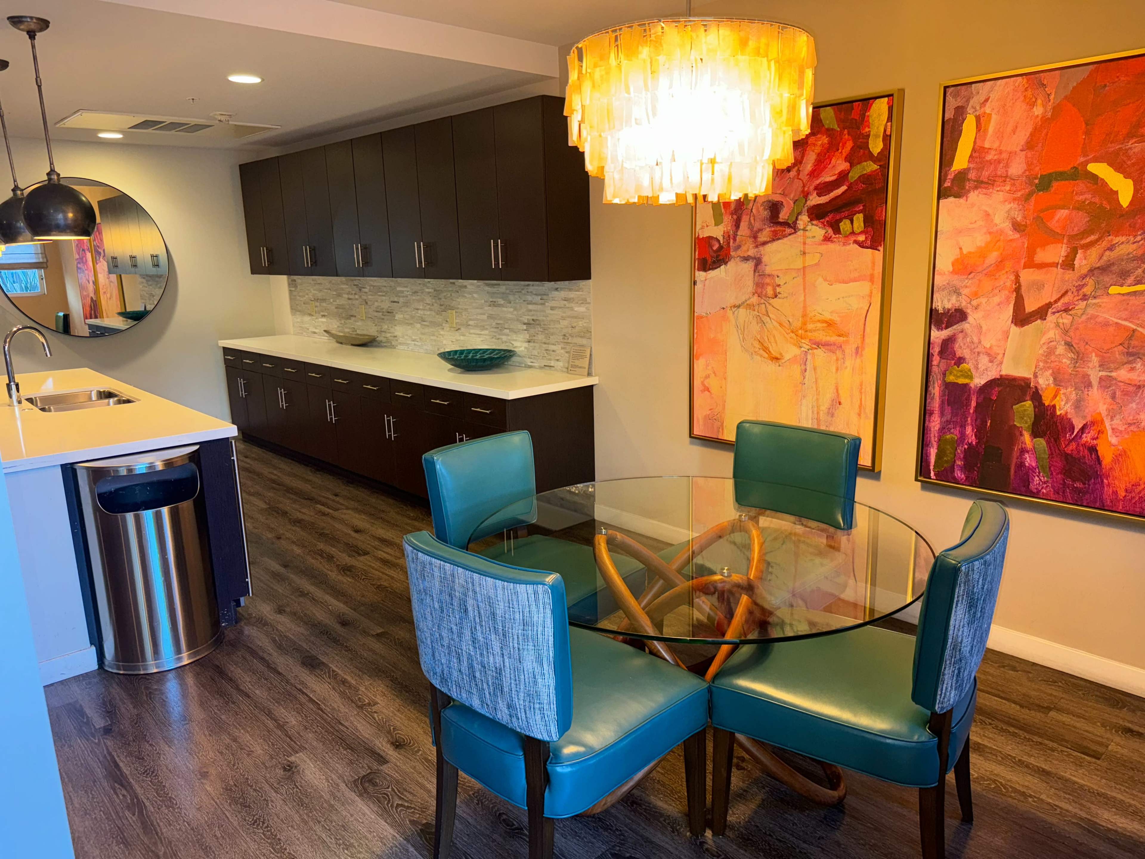 Stylish Lounge in the Heart of Koreatown Image in Koreatown, Los Angeles, CA