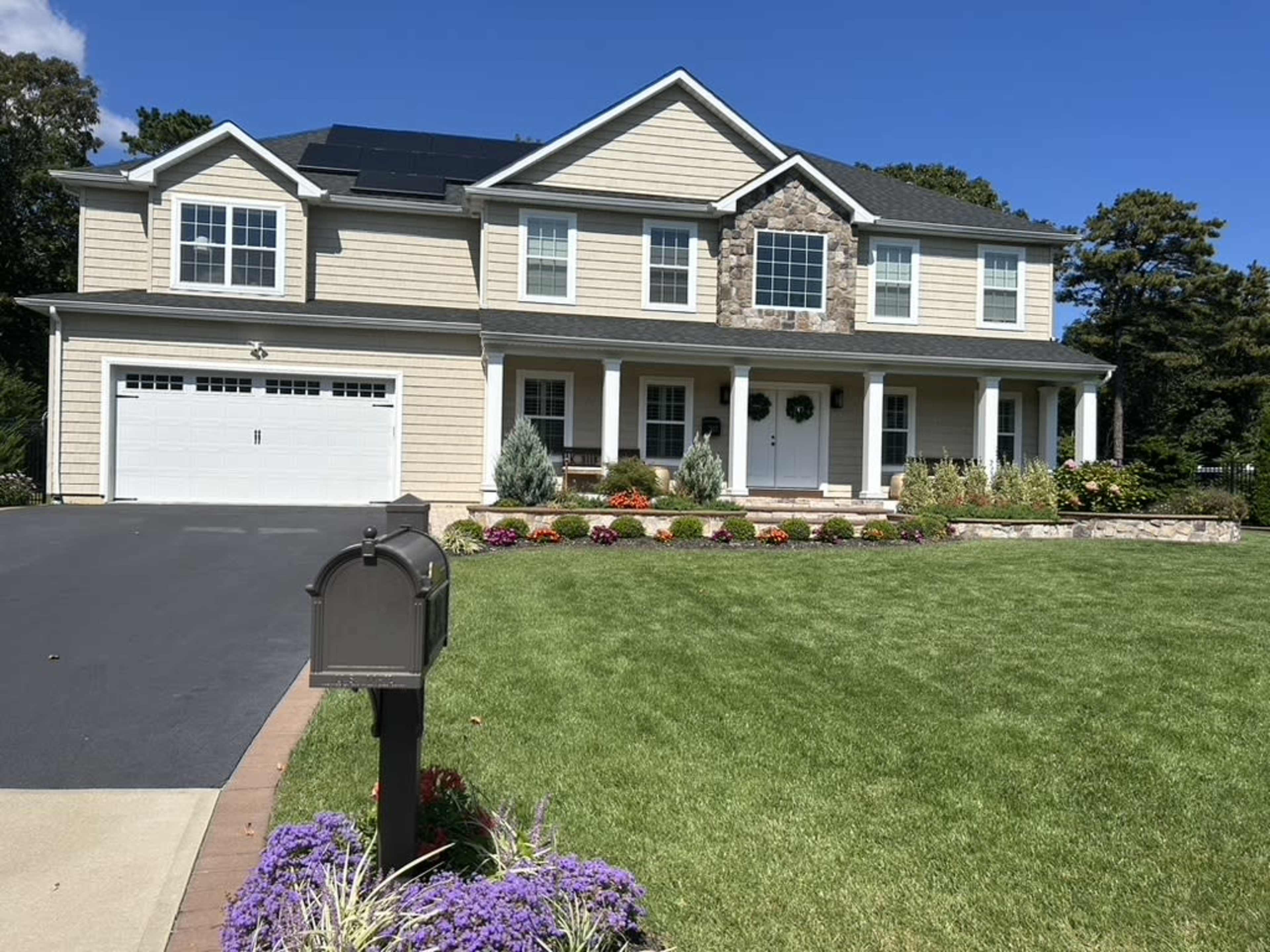 Large newly built suburban home on quiet cul de sac. Image in Islip, Bohemia, NY