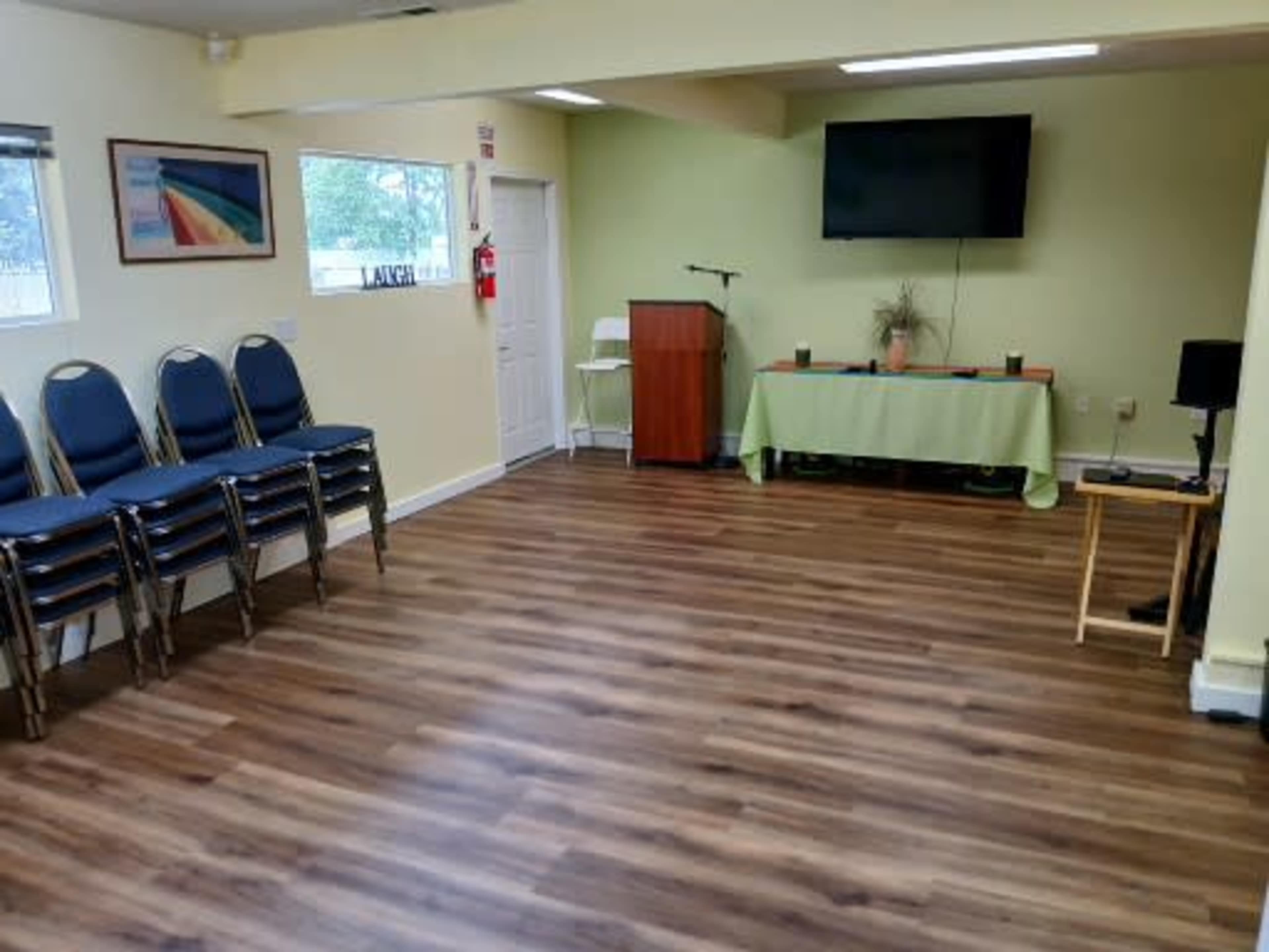 Suburban Space for Seminars, Workshops, Conferences, Dance and Yoga Classes Image in Wilkes East, Gresham, OR
