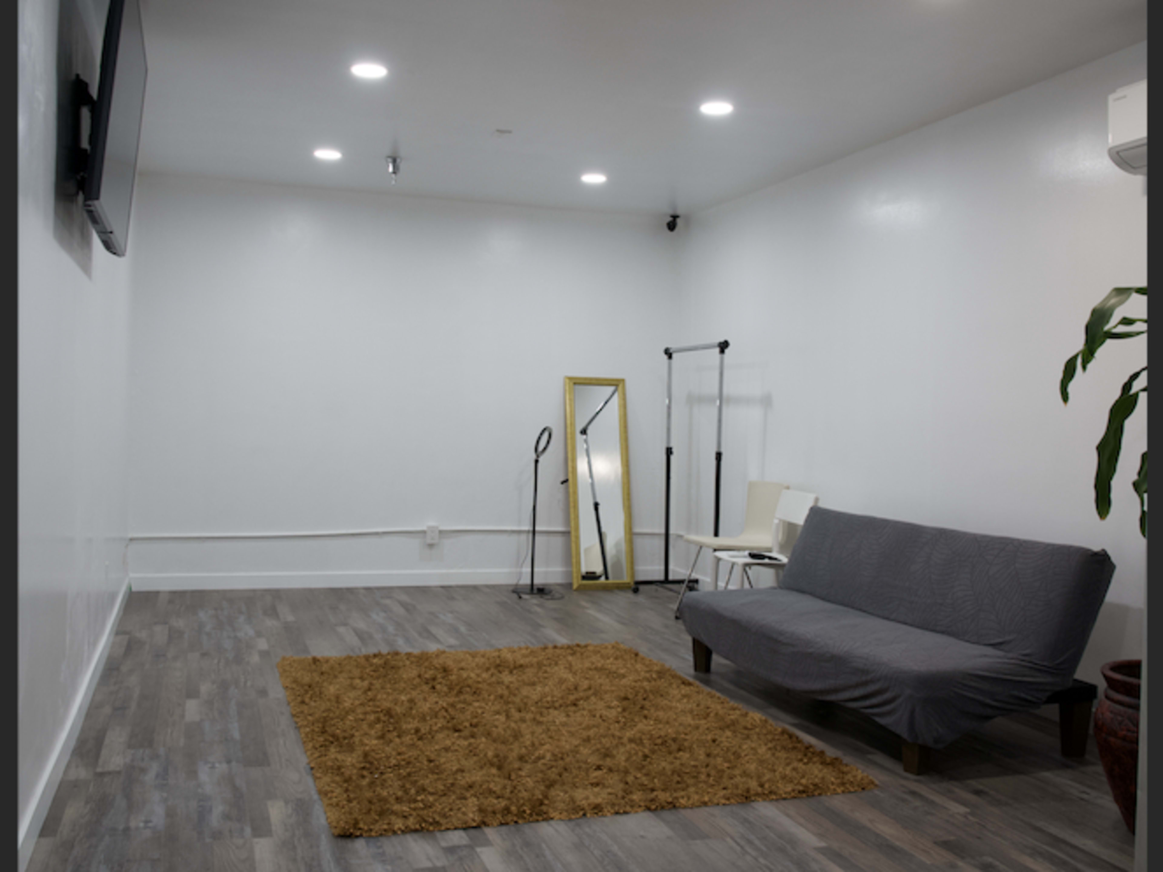 Staging room/ make up