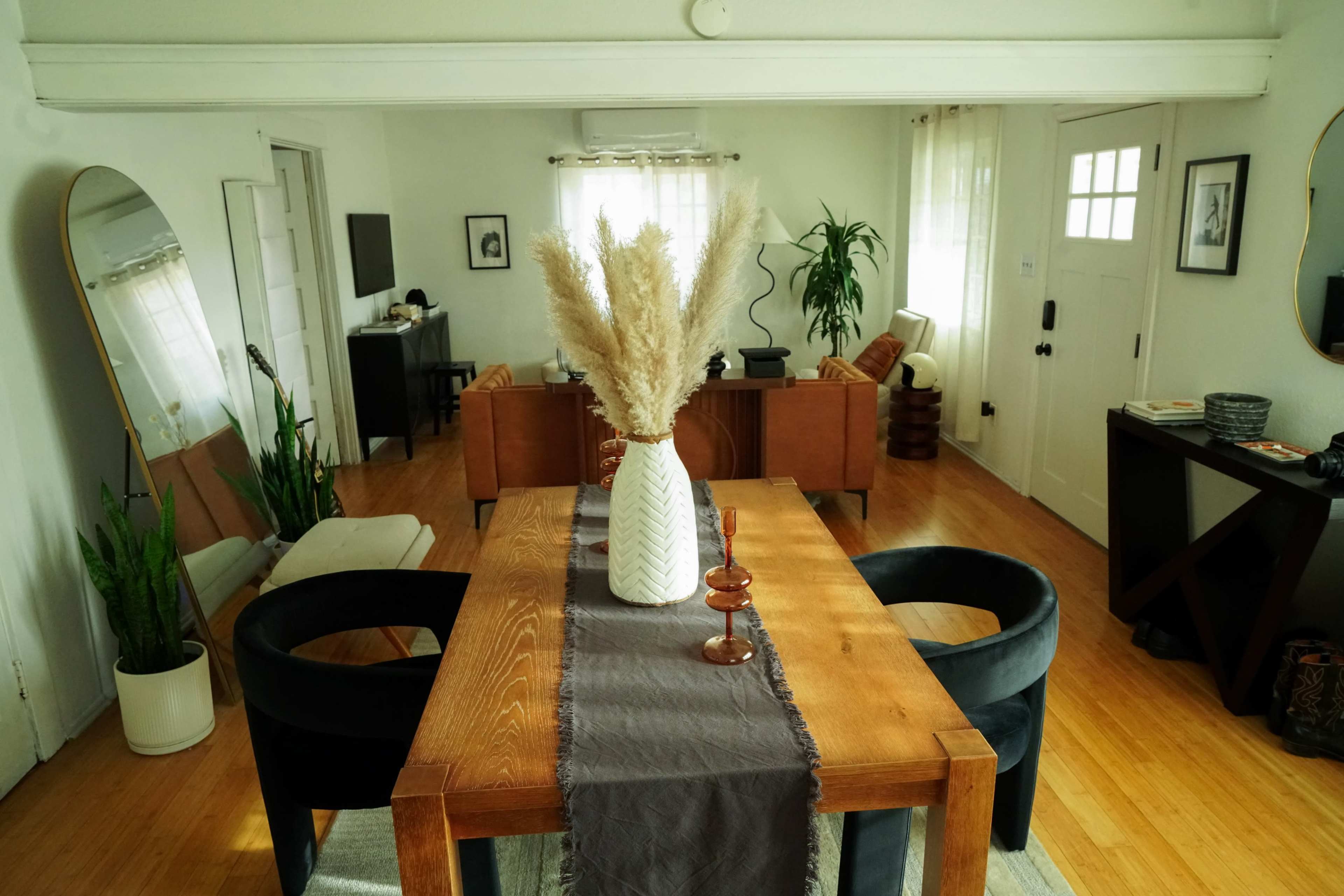 Photo/Video studio living room with Natural lighting Image in Alhambra, Alhambra, CA