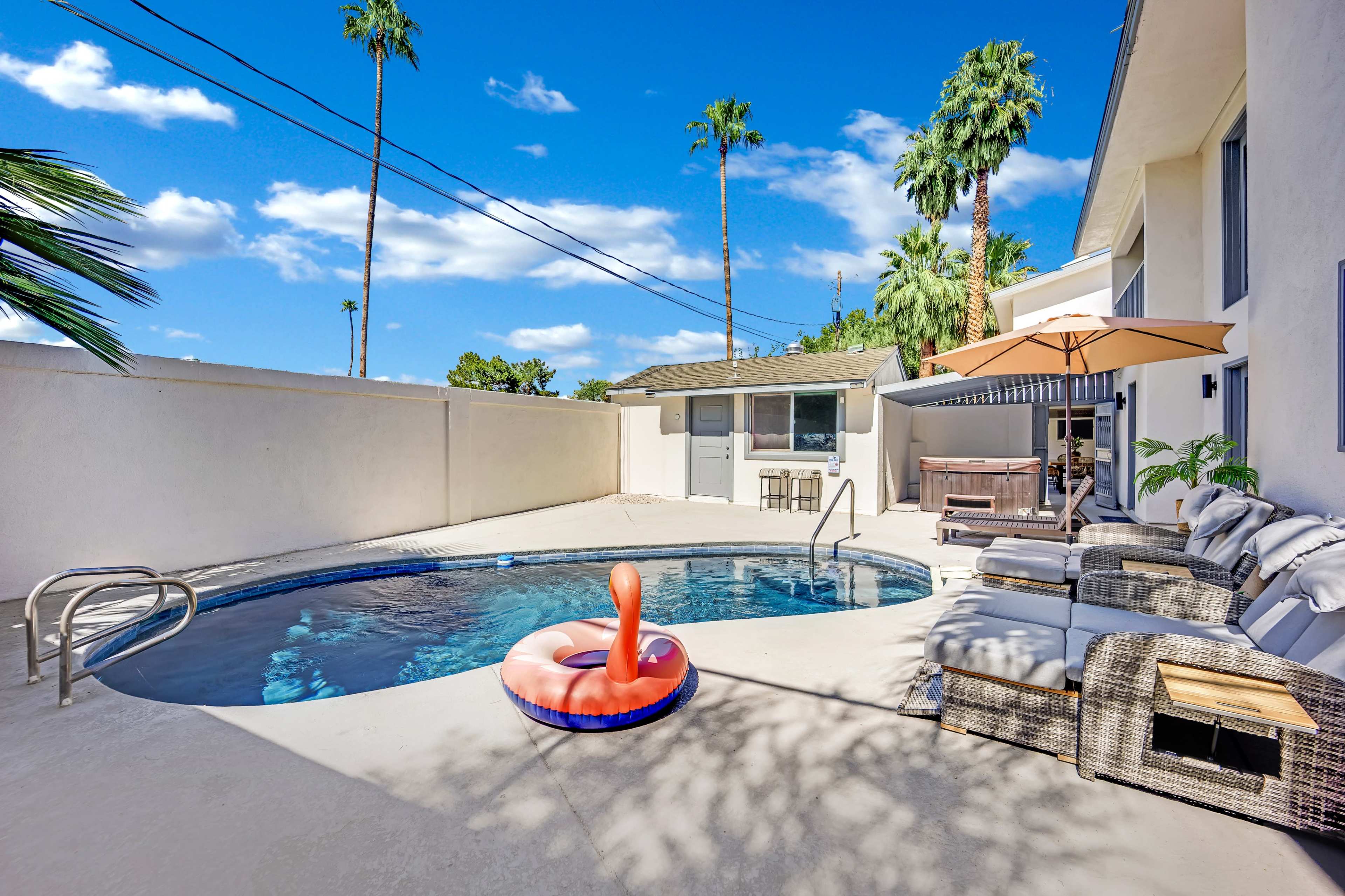 4300sqft Las Vegas Golf Course Estate w/ Pool, Sauna, Hot tube, Near Strip Image in Paradise, Las Vegas, NV