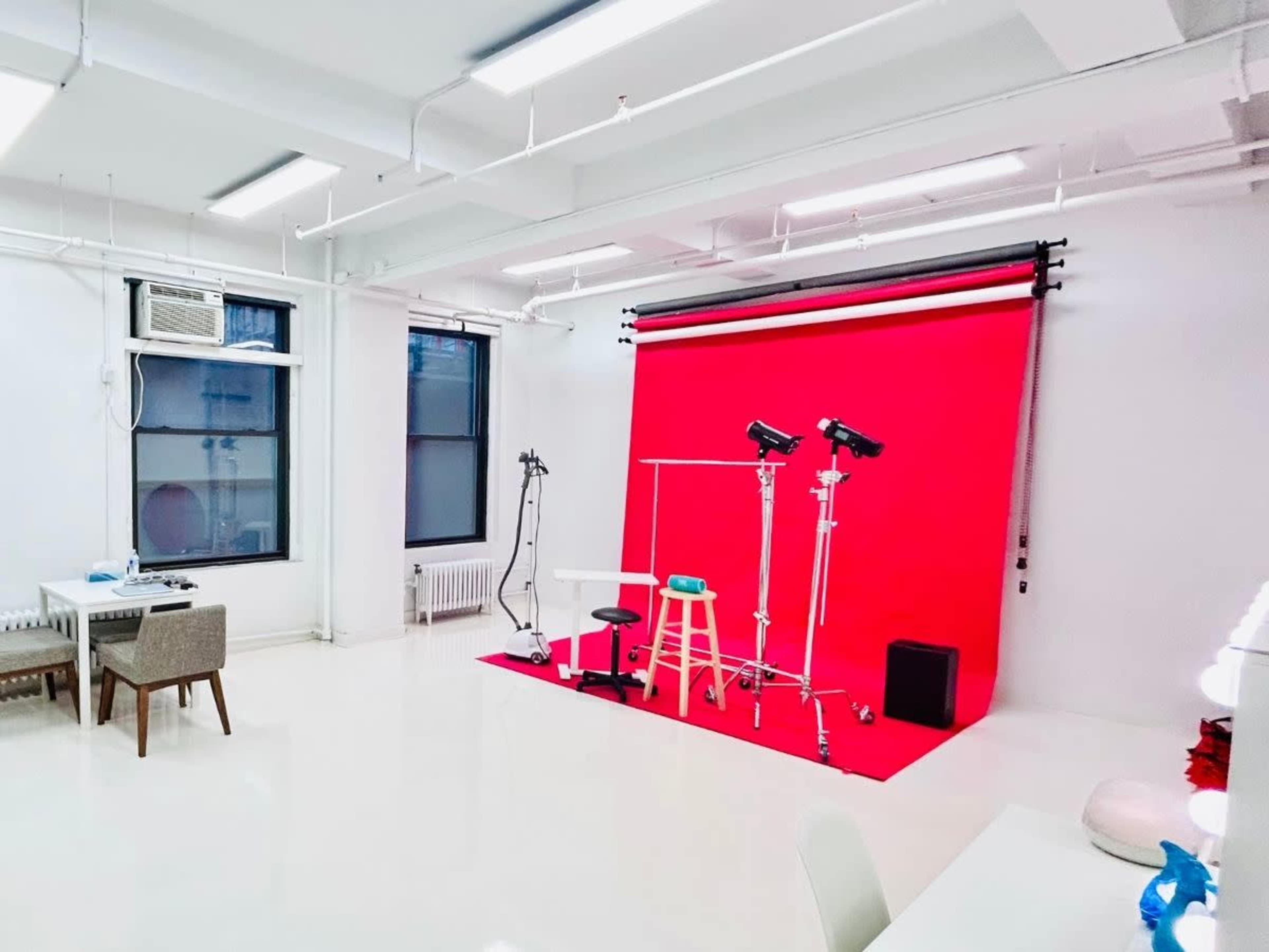 Midtown Natural Light Studio with Free Equipment Image in Midtown Manhattan, New York, NY
