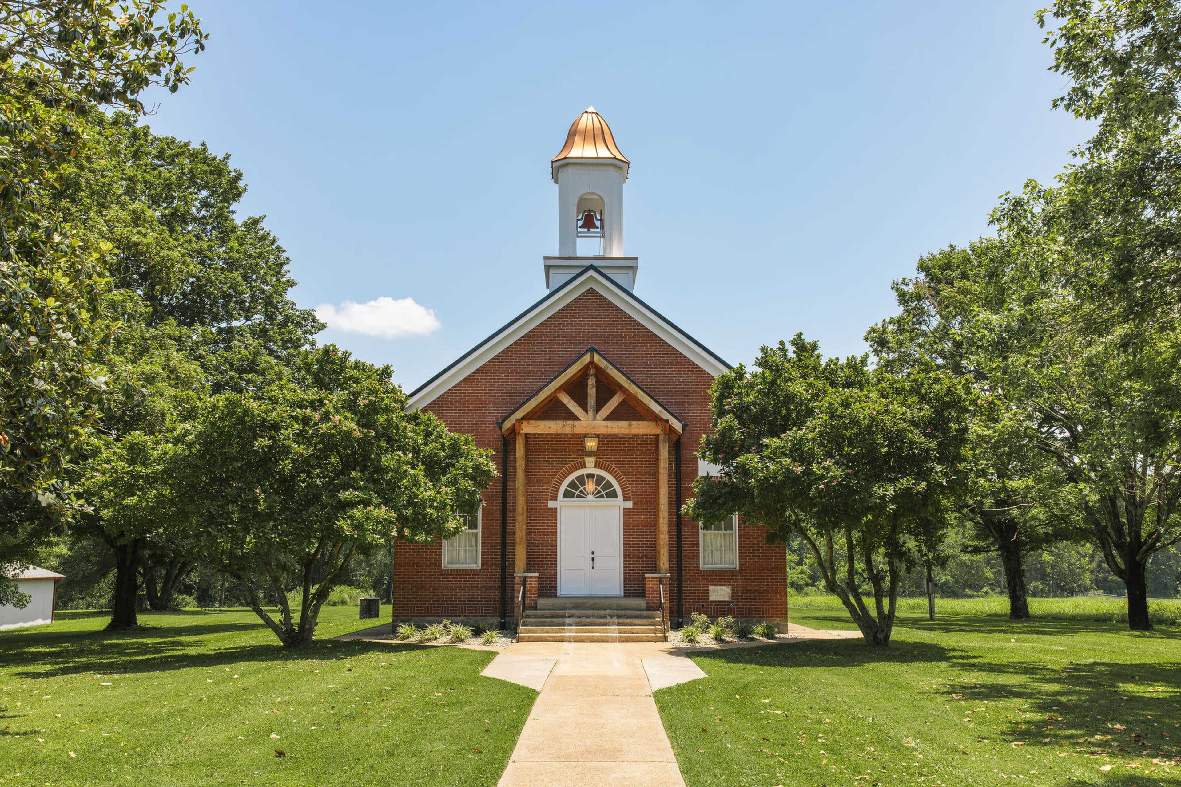 Bright Modern Chapel – Historic Charm Meets Creative Studio Space Image in Bethpage, Bethpage, TN