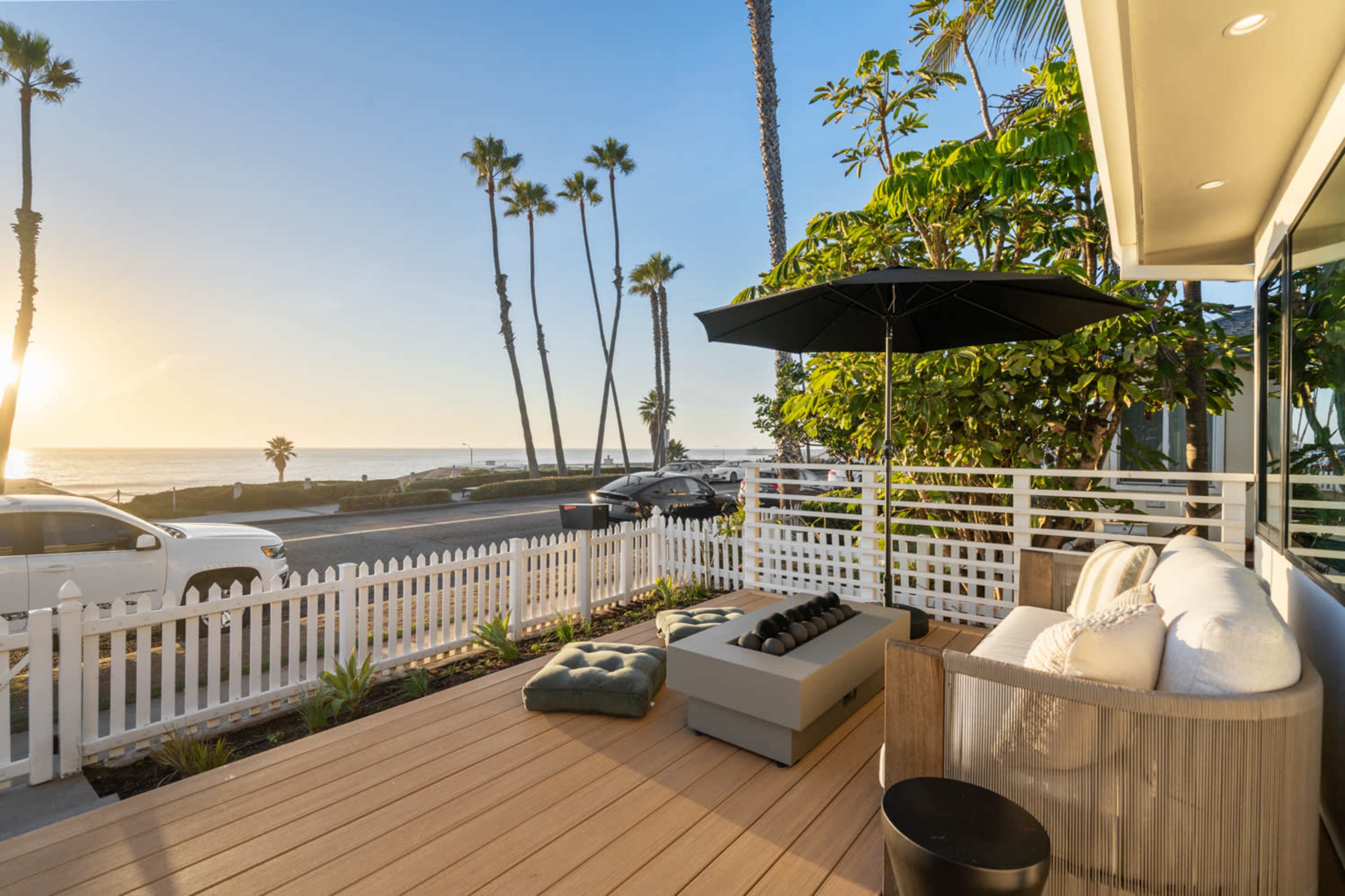 Pacific Paradise - Waves in View Image in Townsite, Oceanside, CA