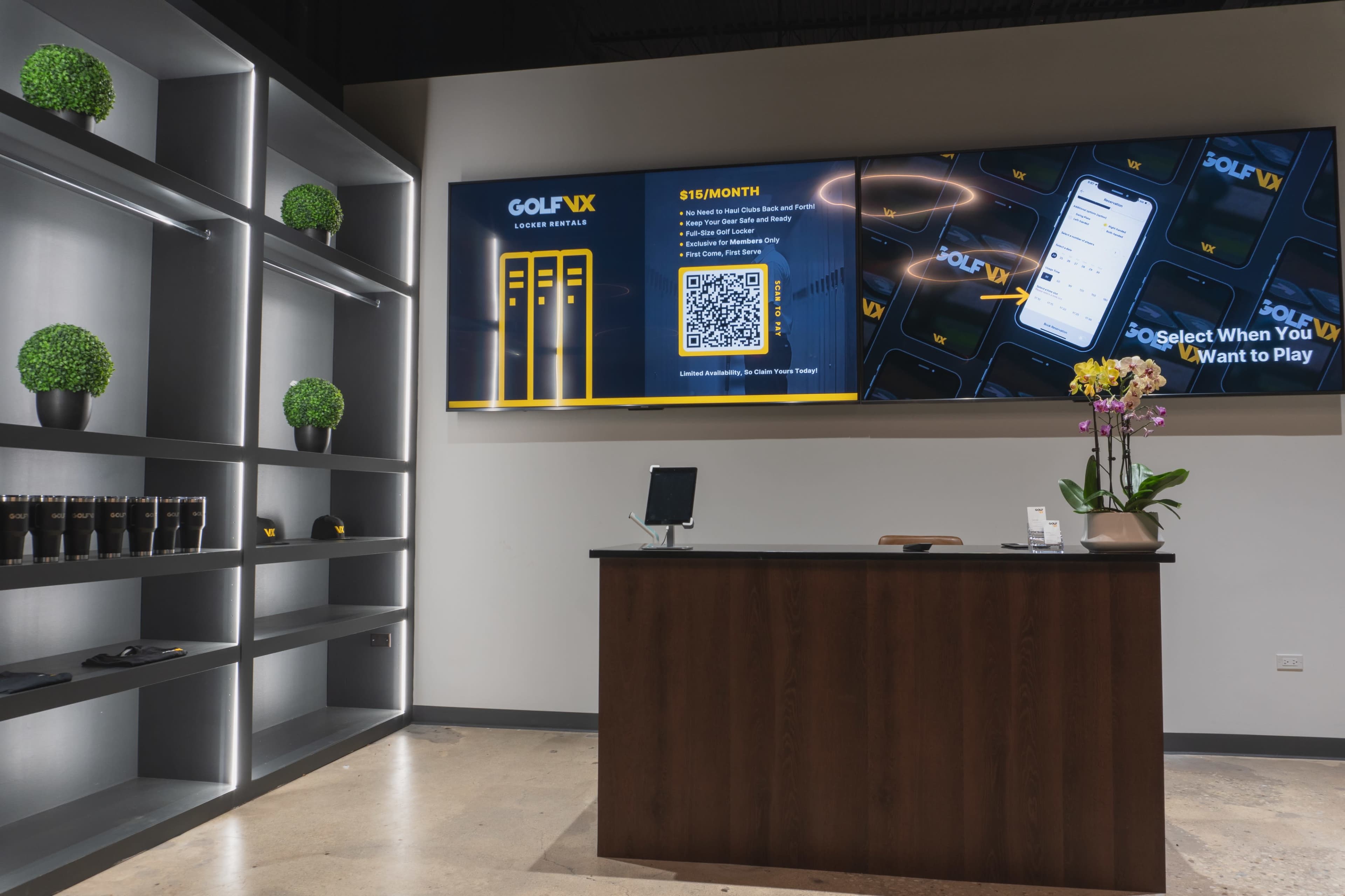 Spacious Golf Lounge with Cutting-Edge Simulators Image in Wheeling Township, Arlington Heights, IL