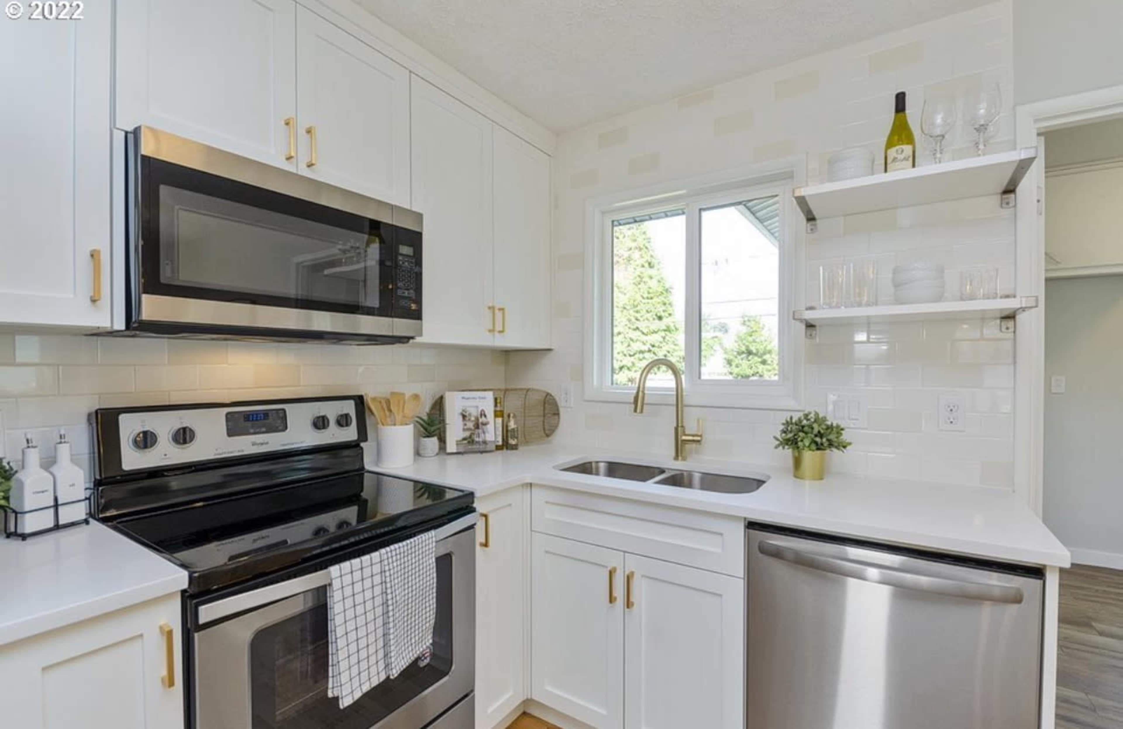 Tranquil Unfurnished 3-Bedroom home Close to Nature, Away from the City Rush Image in Russell, Portland, OR