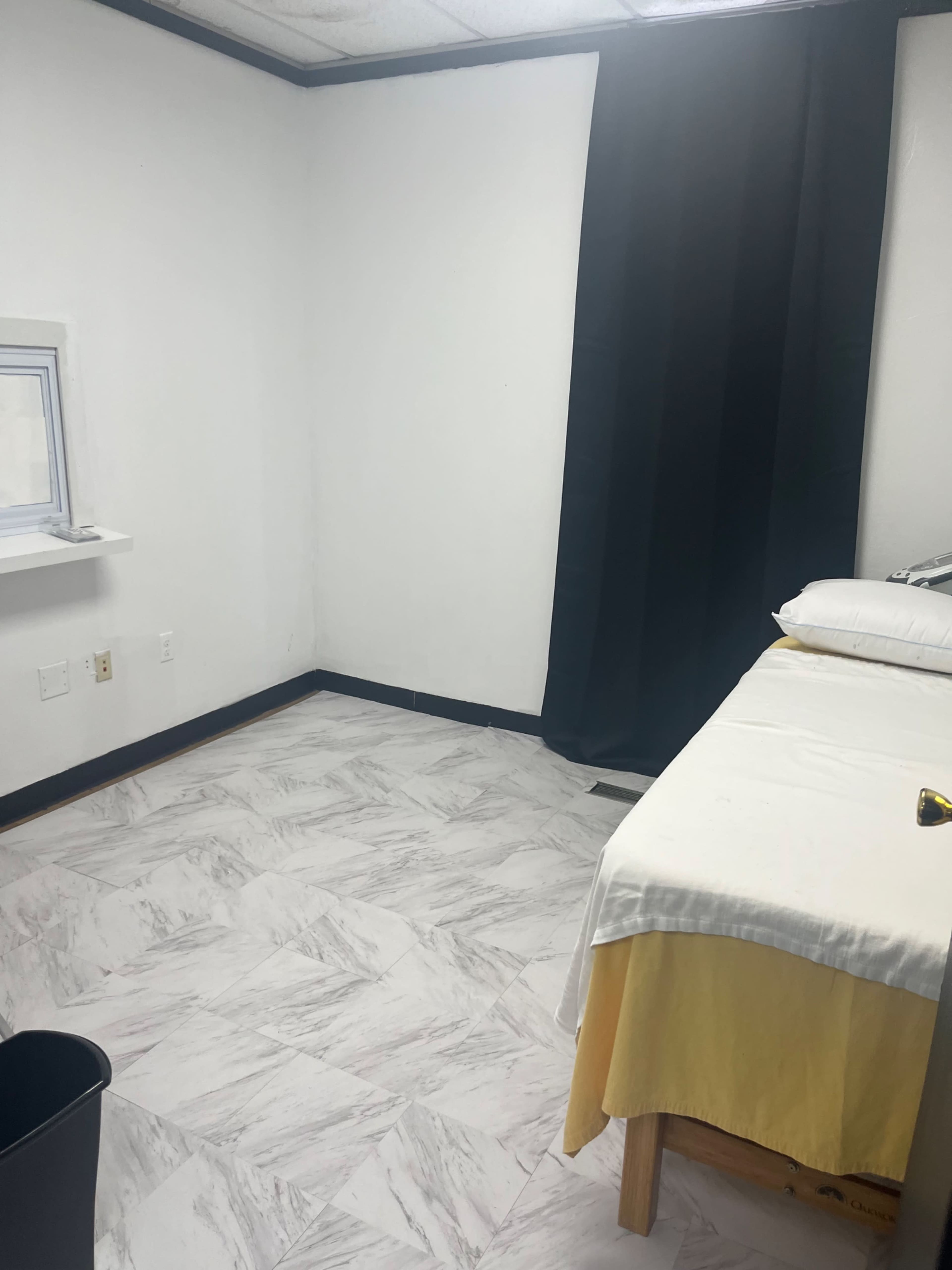 Medical office with gym included Image in Oak Park, Oak Park, MI