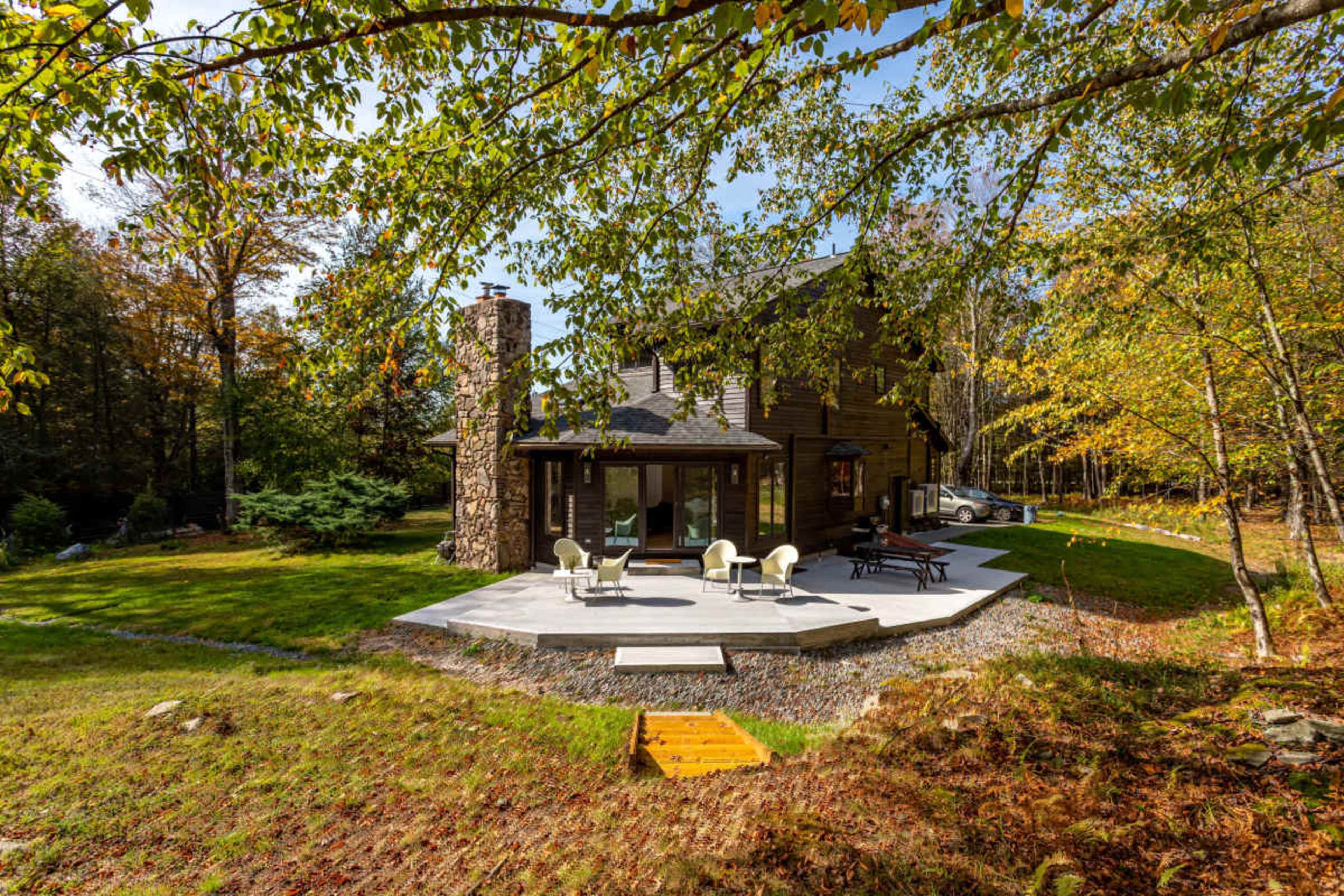 Catskills Contemporary on the edge of a mature forest Image in Callicoon, Jeffersonville, NY