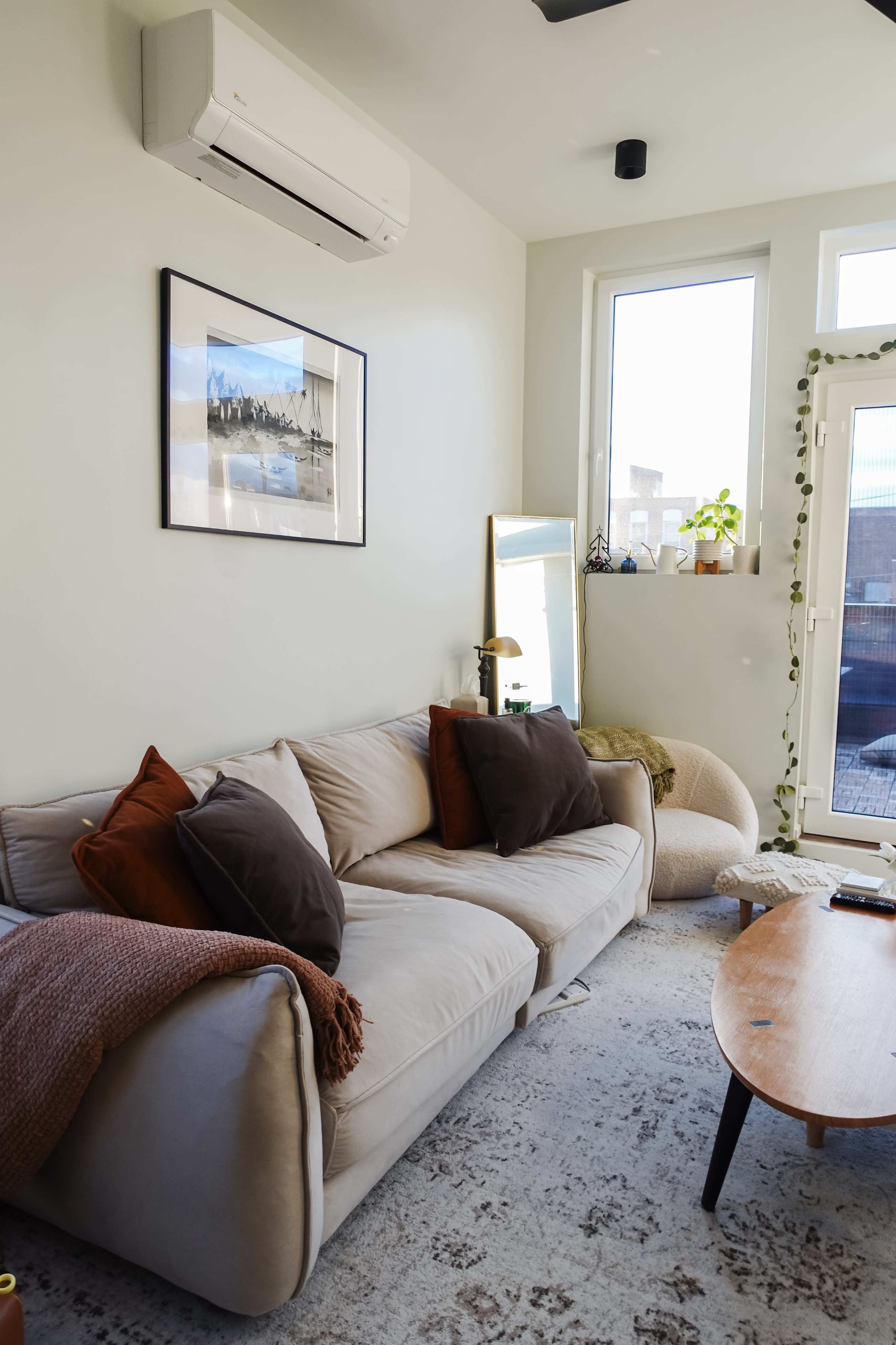 Airy skyline view apartment, kitchen, outdoor space Image in North Philadelphia, Philadelphia, PA