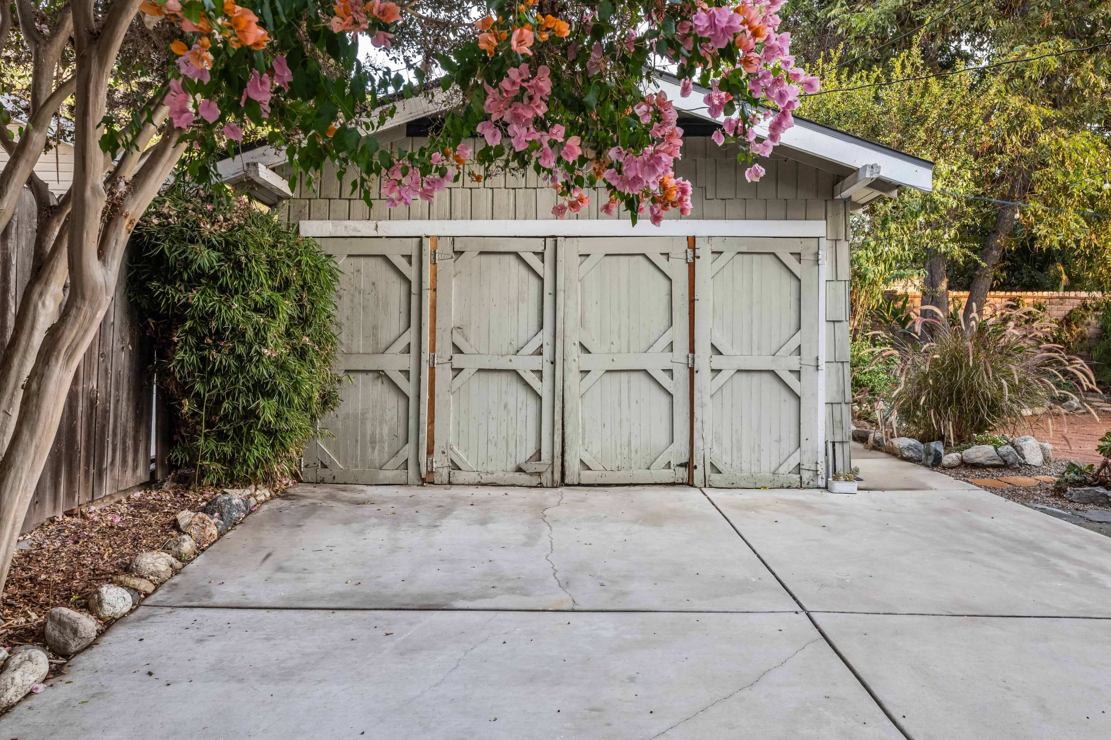 Large Backyard and Beautiful Craftsman House Image in Montecito Heights, Los Angeles, CA