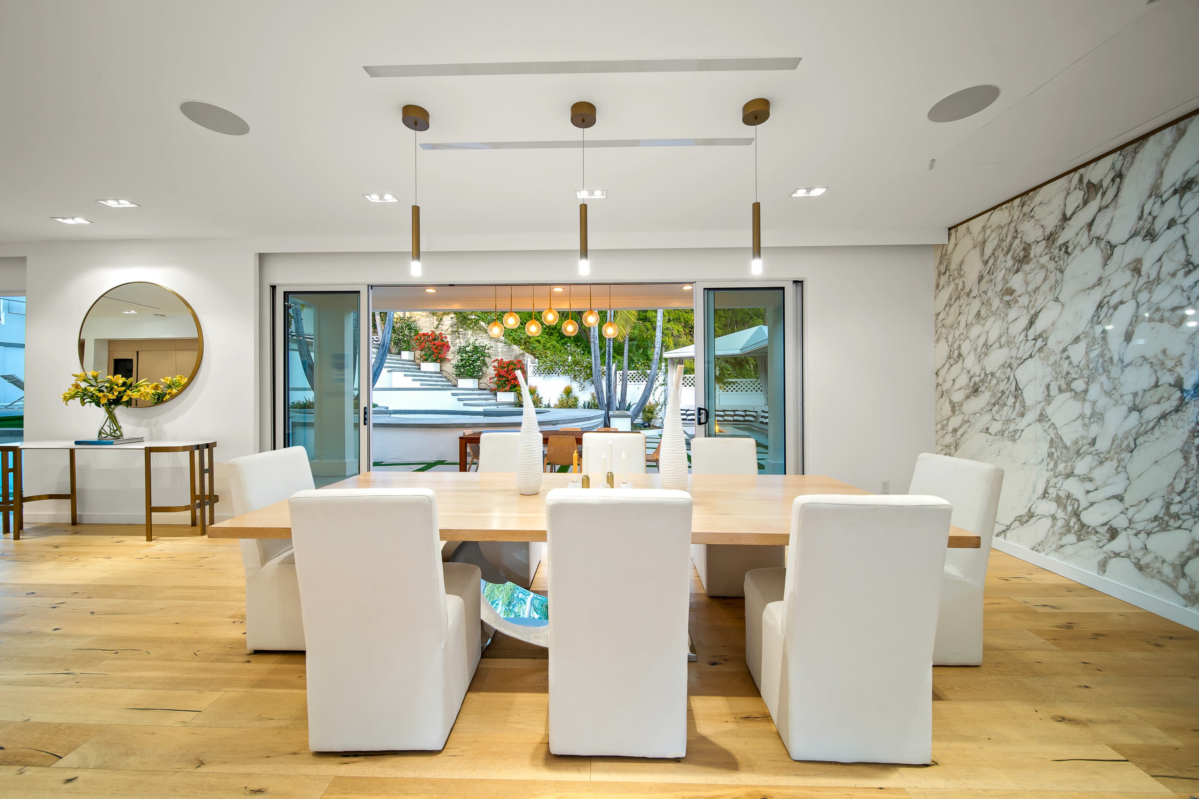 LONDON VILLA ULTRA LUXE HILLS DREAMSCAPE Image in Central LA, Los Angeles, CA