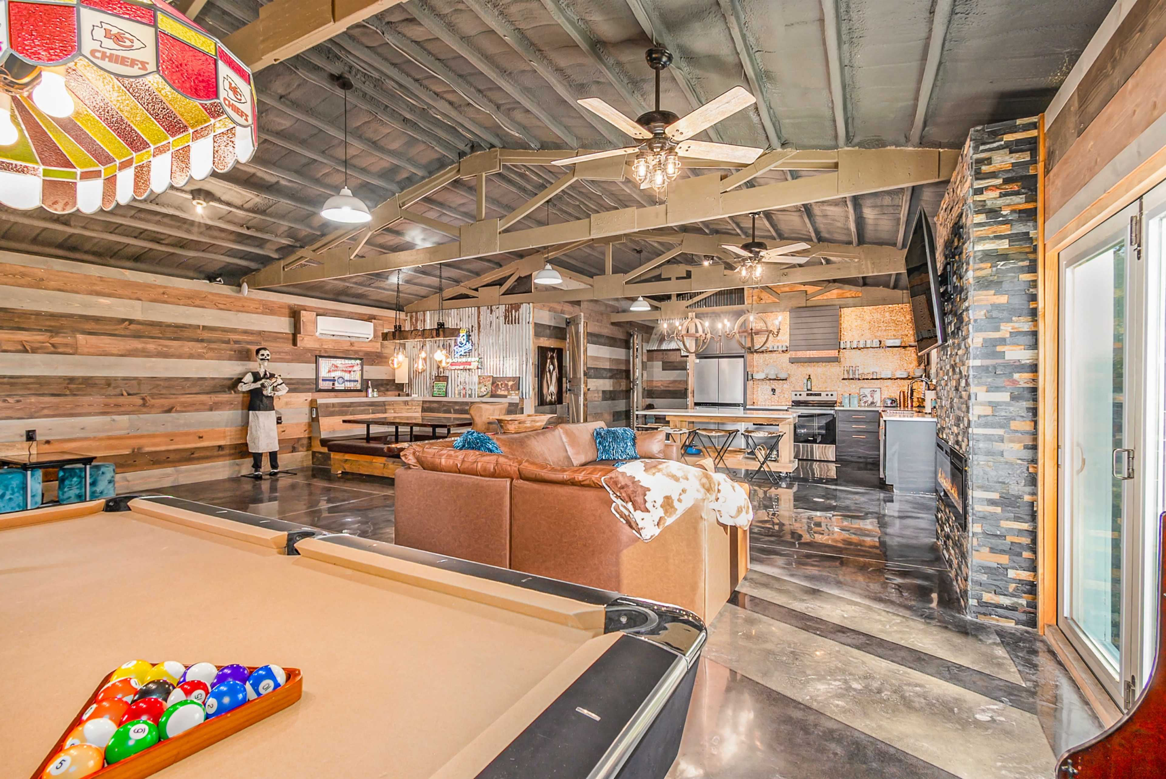 Rustic Alpaca Retreat with Room to Roam Image in Platte Township, Agency, AS