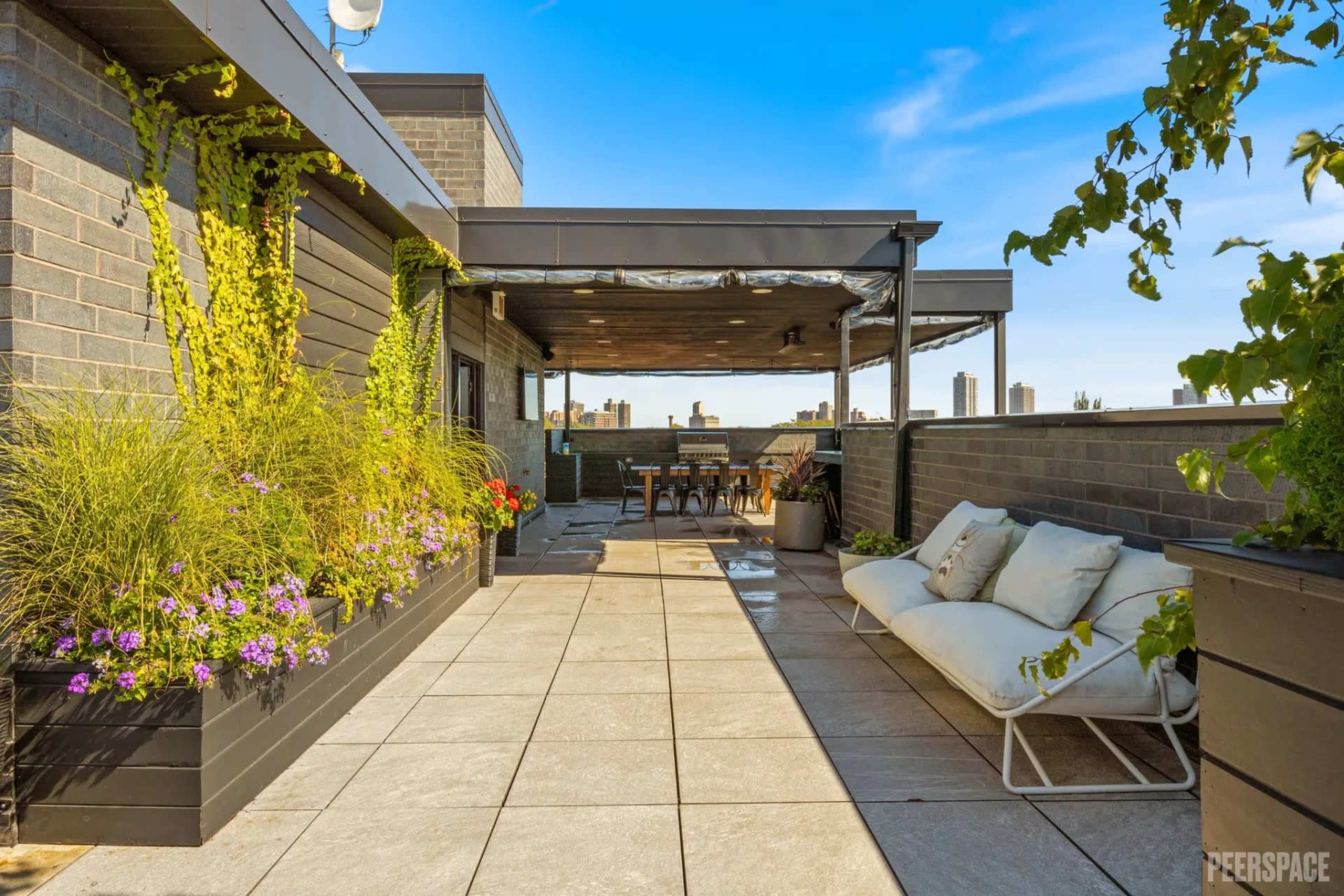 Contemporary, Upscale Rooftop Space with City Views Image in Lincoln Park, Chicago, IL