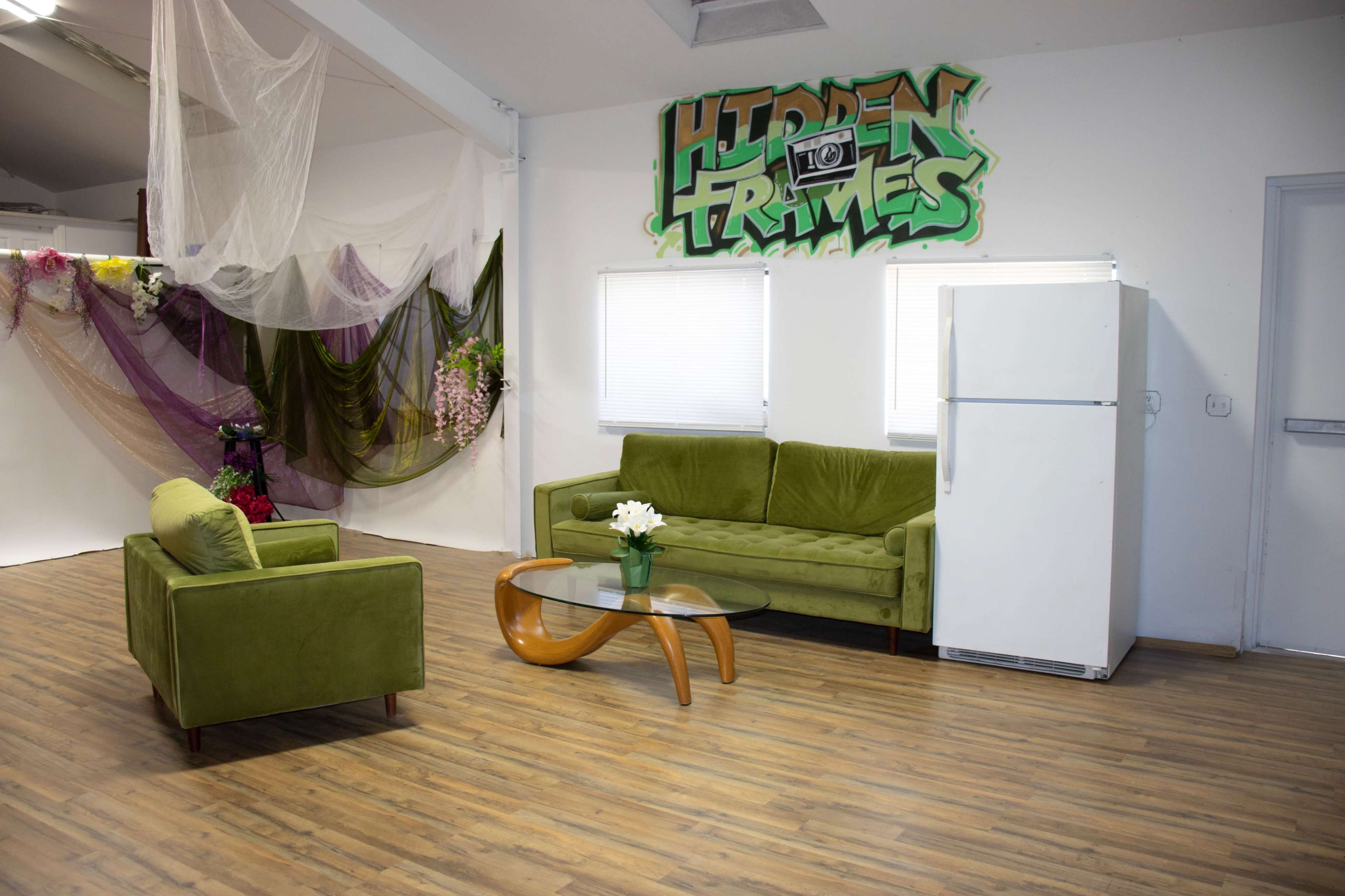 Modern Studio, 6 Creative Sets. Image in Artesian Heights, Las vegas, NV