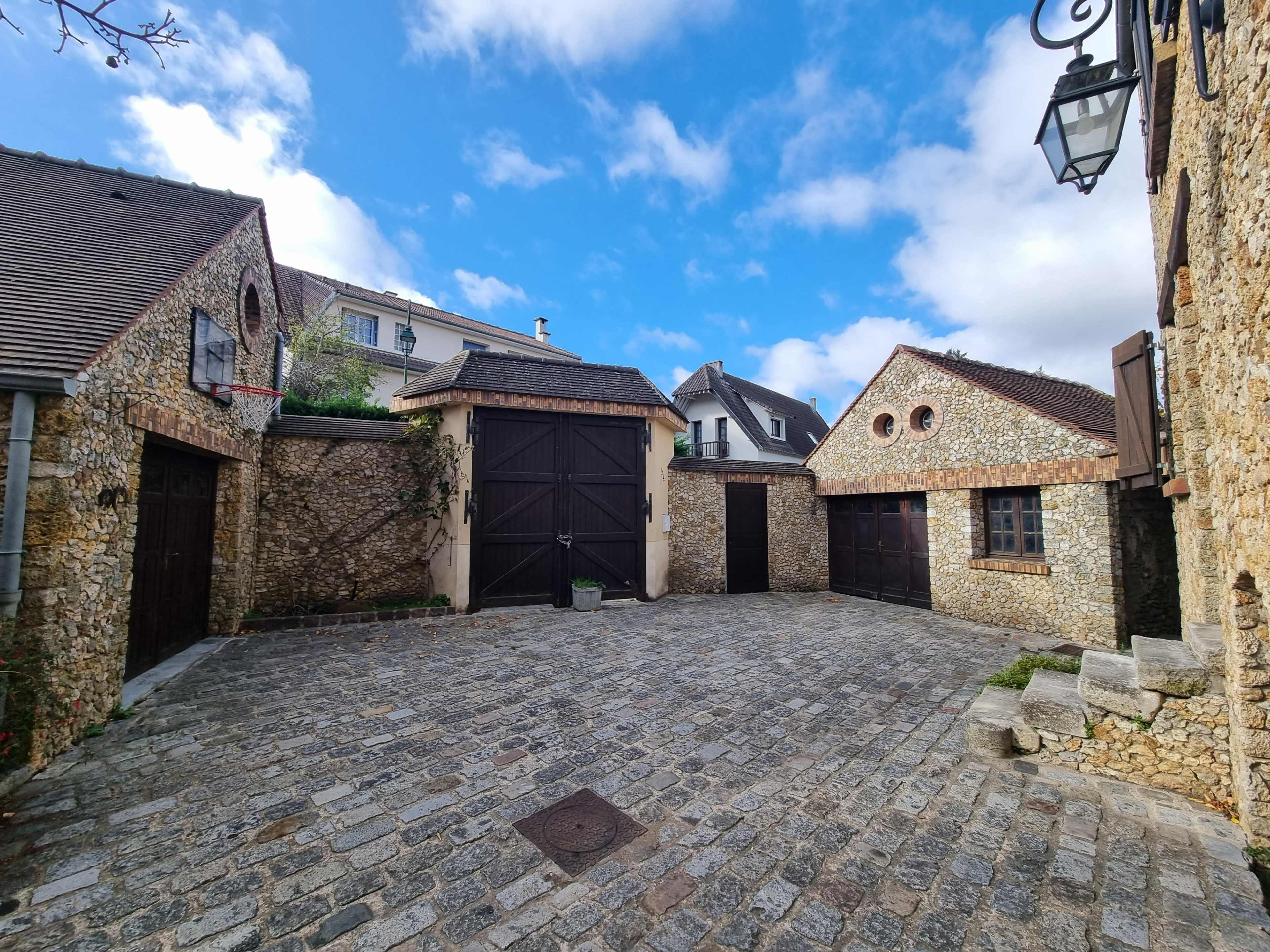 Maison meulière spacieuse et cosy Image in , orgeval