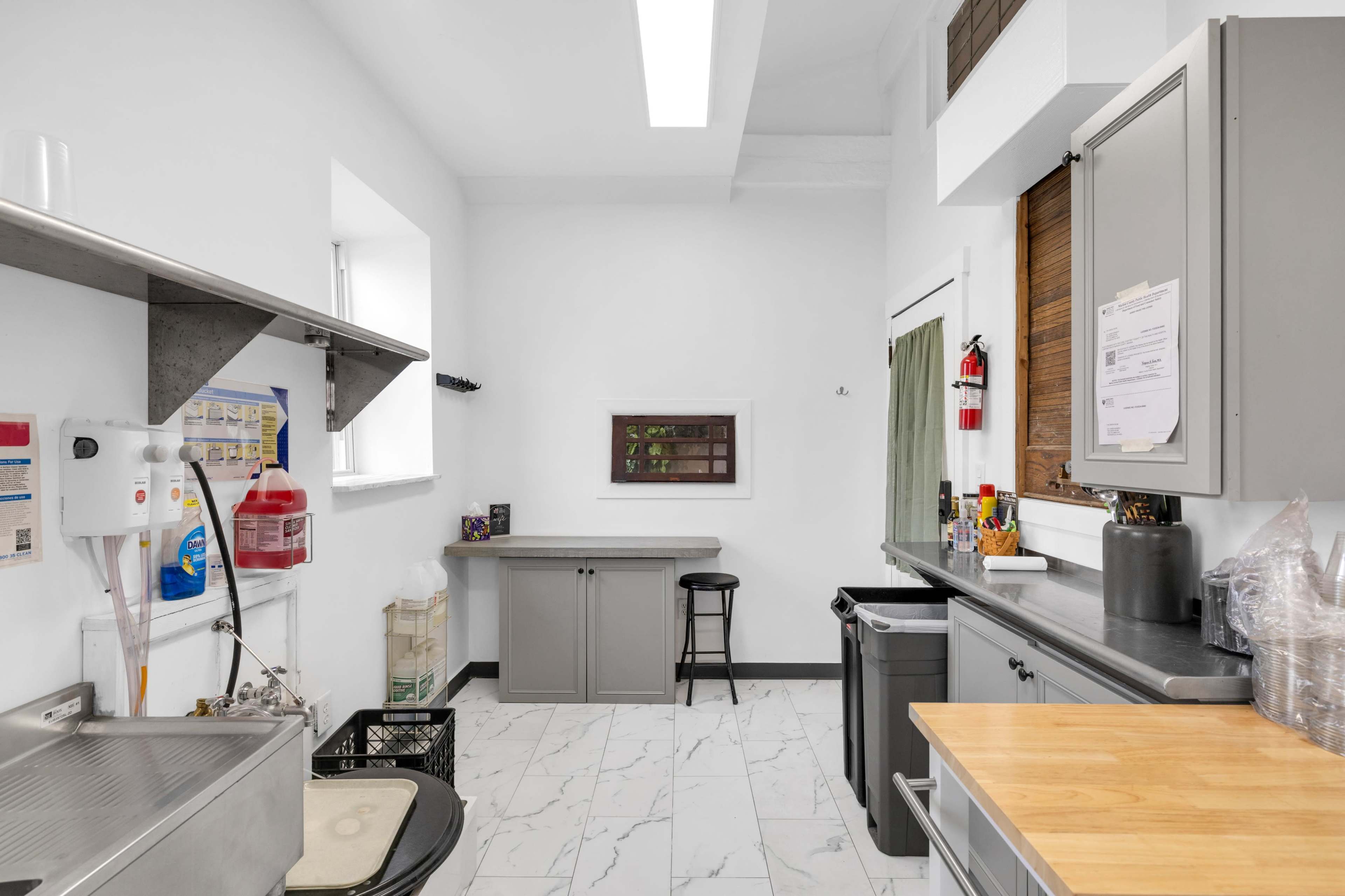 Downtown Rustic Chic Space with Green Gardens Image in Hillside, Indianapolis, IN