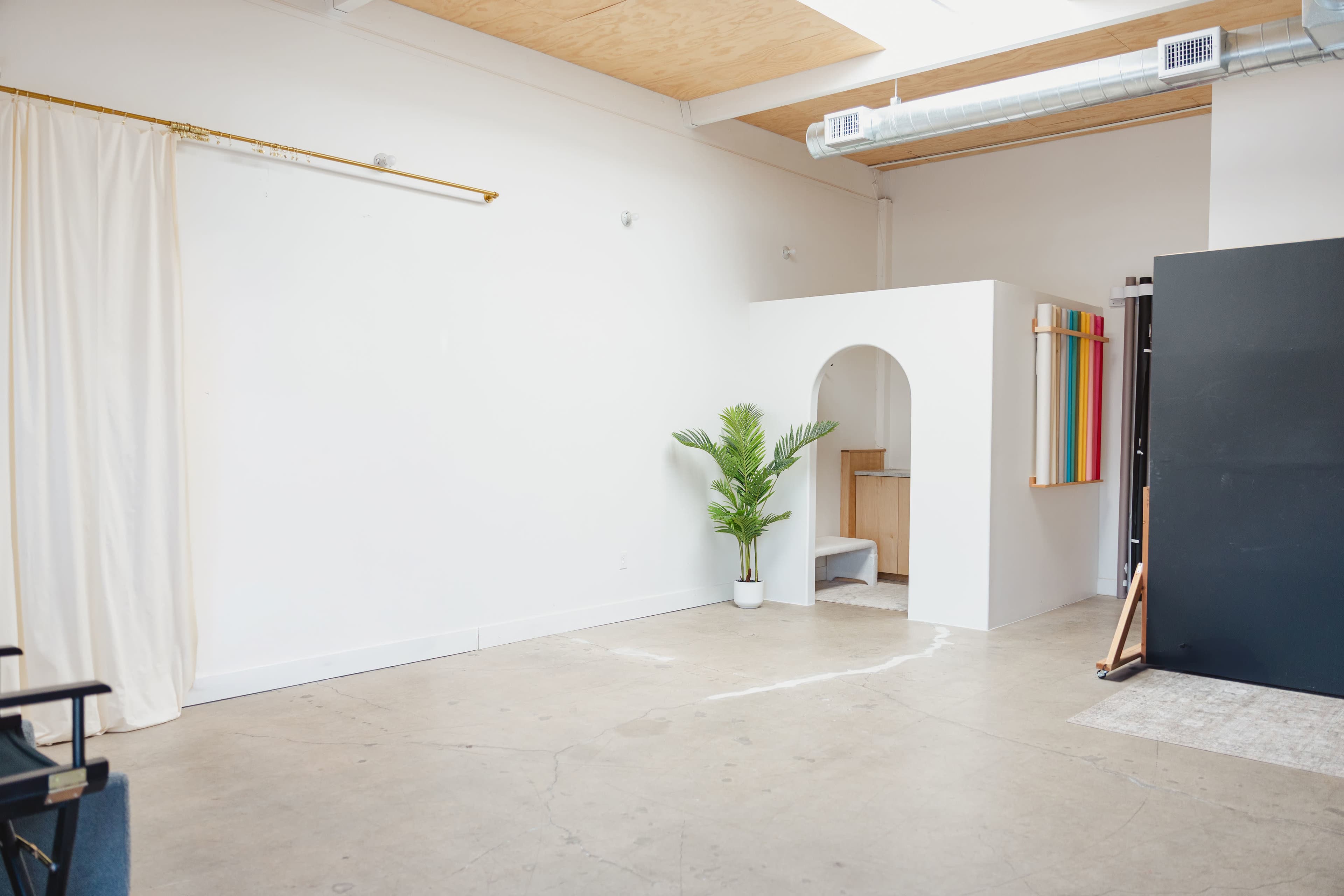 Elevated Industrial Photo Studio With Natural Light Image in Costa Mesa, Costa Mesa, CA