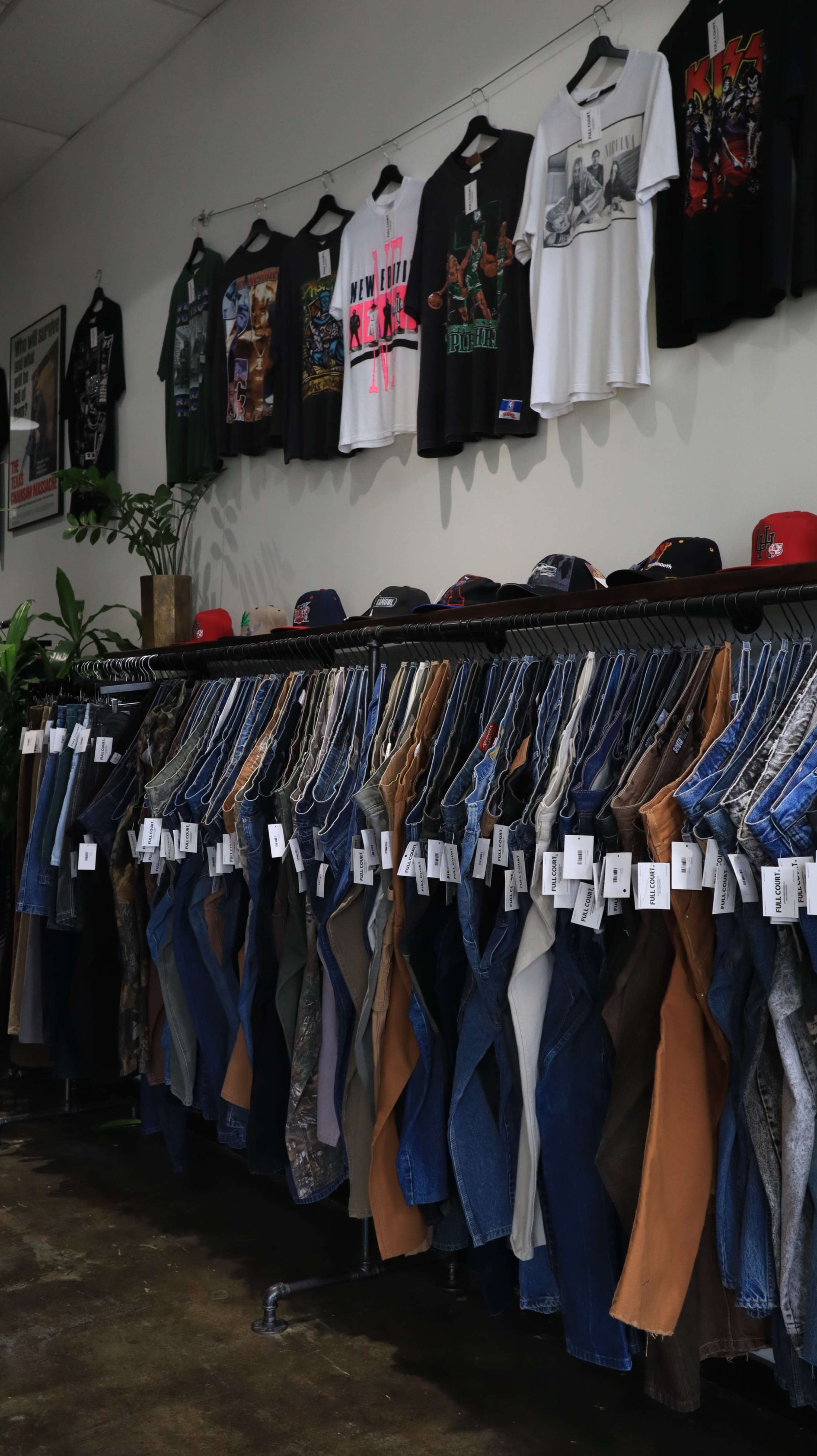 Montrose Retail Space with Soaring Ceilings & Immaculate Vibes Image in Montrose, Houston, TX