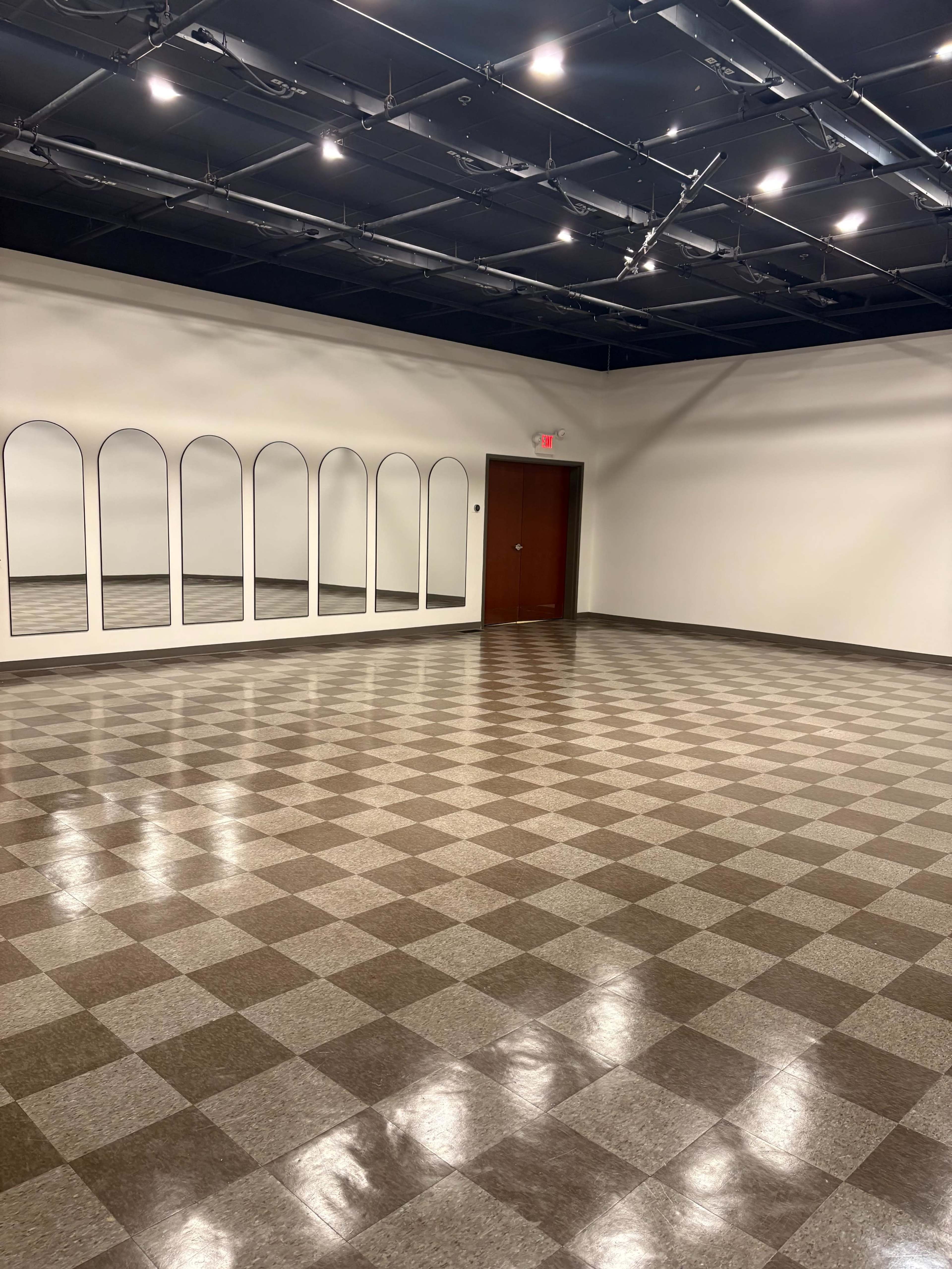 Bright, Versatile Former TV Studio — Perfect for Yoga, Dance, Workshops, & Creative Productions Image in Reading, Reading, MA