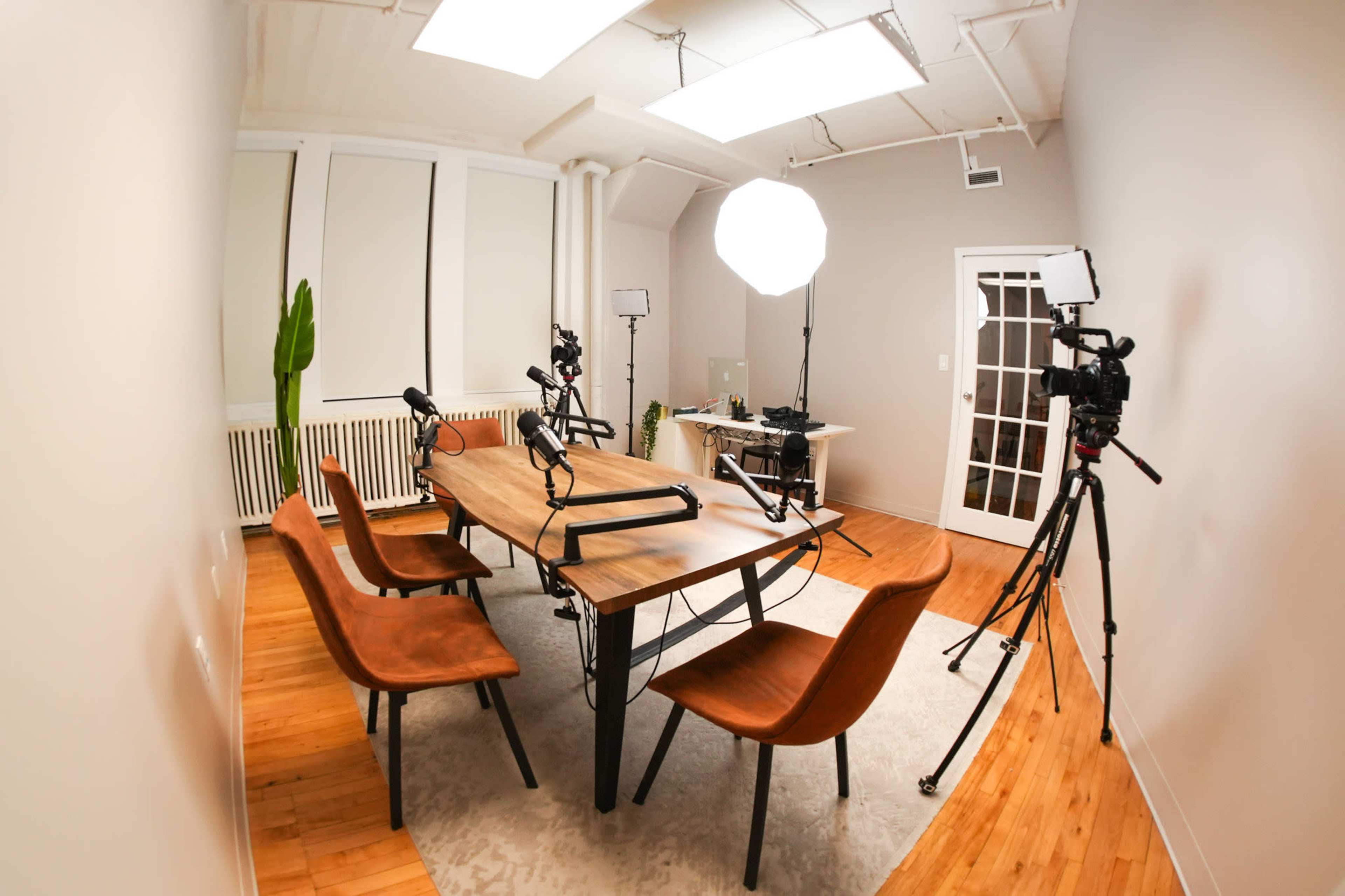 Podcast Studio Toronto Image in Downtown Toronto, Toronto, ON