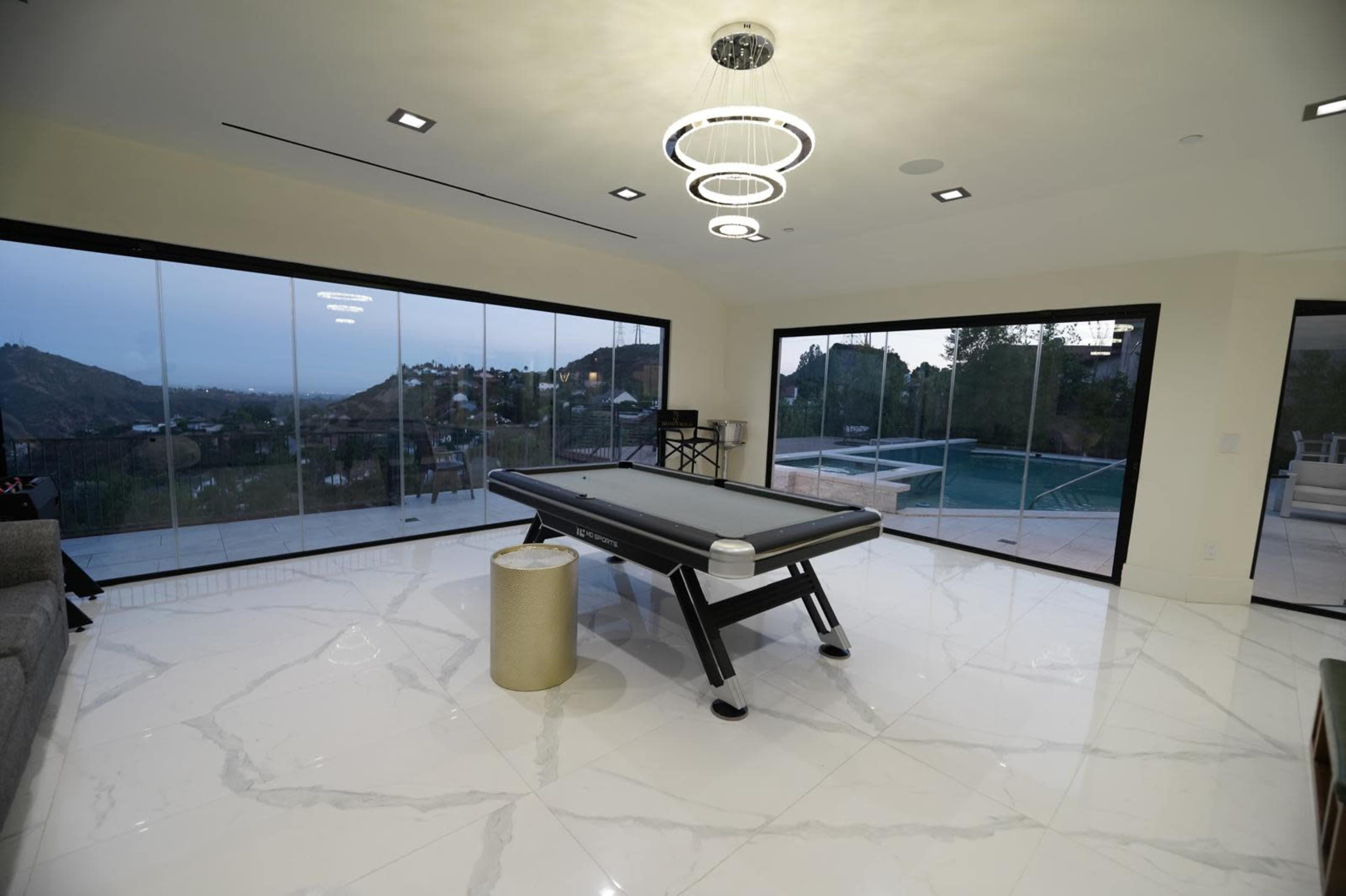 Ententainer's Home Image in Emerald Isle, Glendale, CA