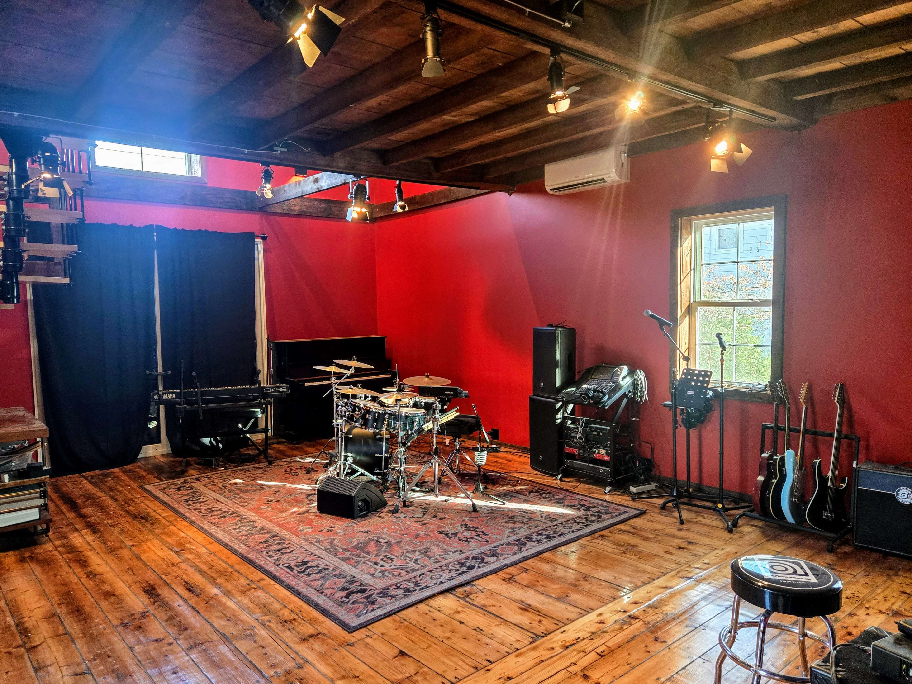 Rustic Carriage House Loft for Music Rehearsal, Recording, Podcasts, Video Shoots, Classes and Private Events Image in Whitman, Whitman, MA