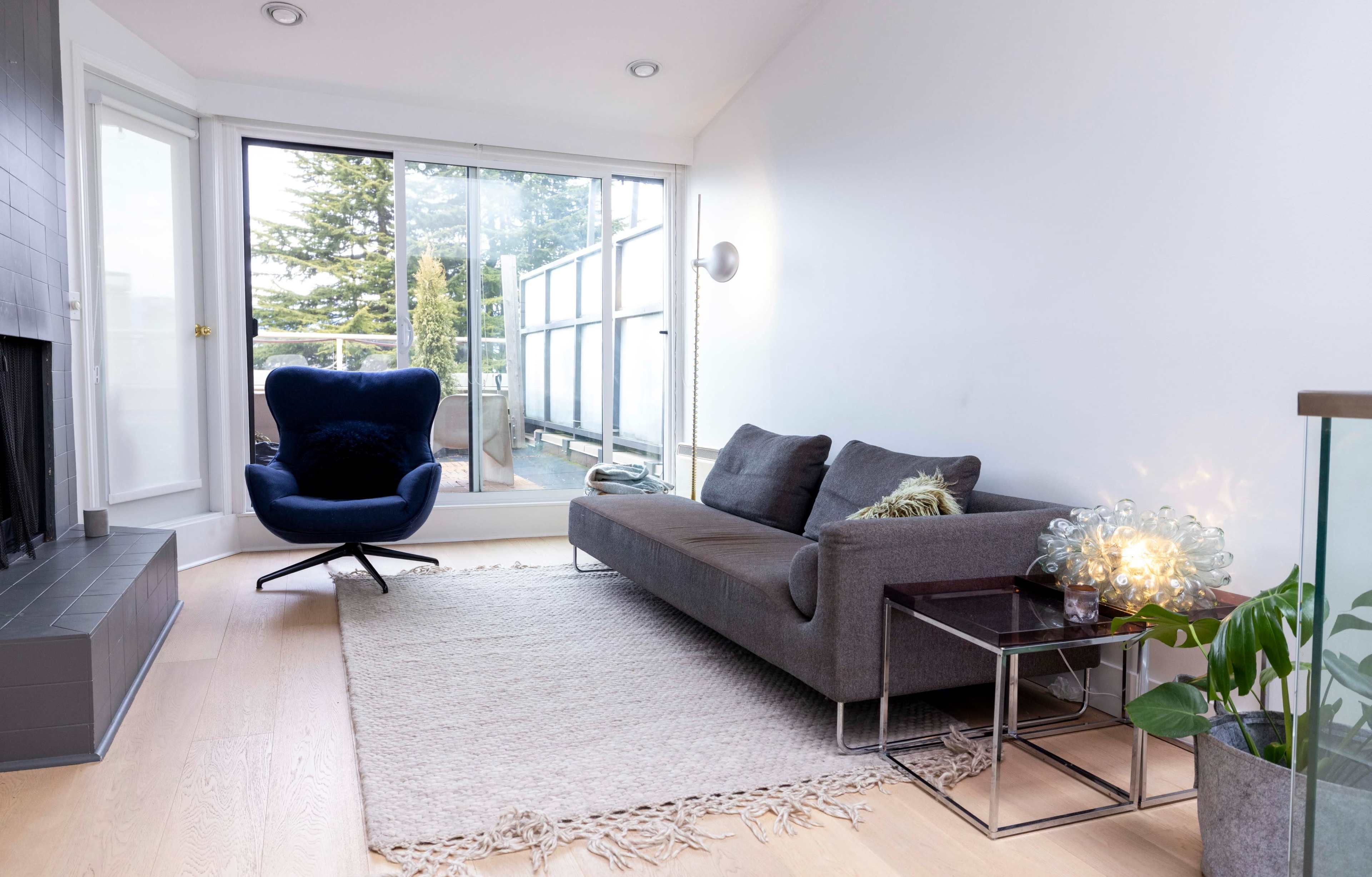 Bright & Airy Kitsilano Loft with Fireplace & Stunning Views Image in West Side, Vancouver, BC