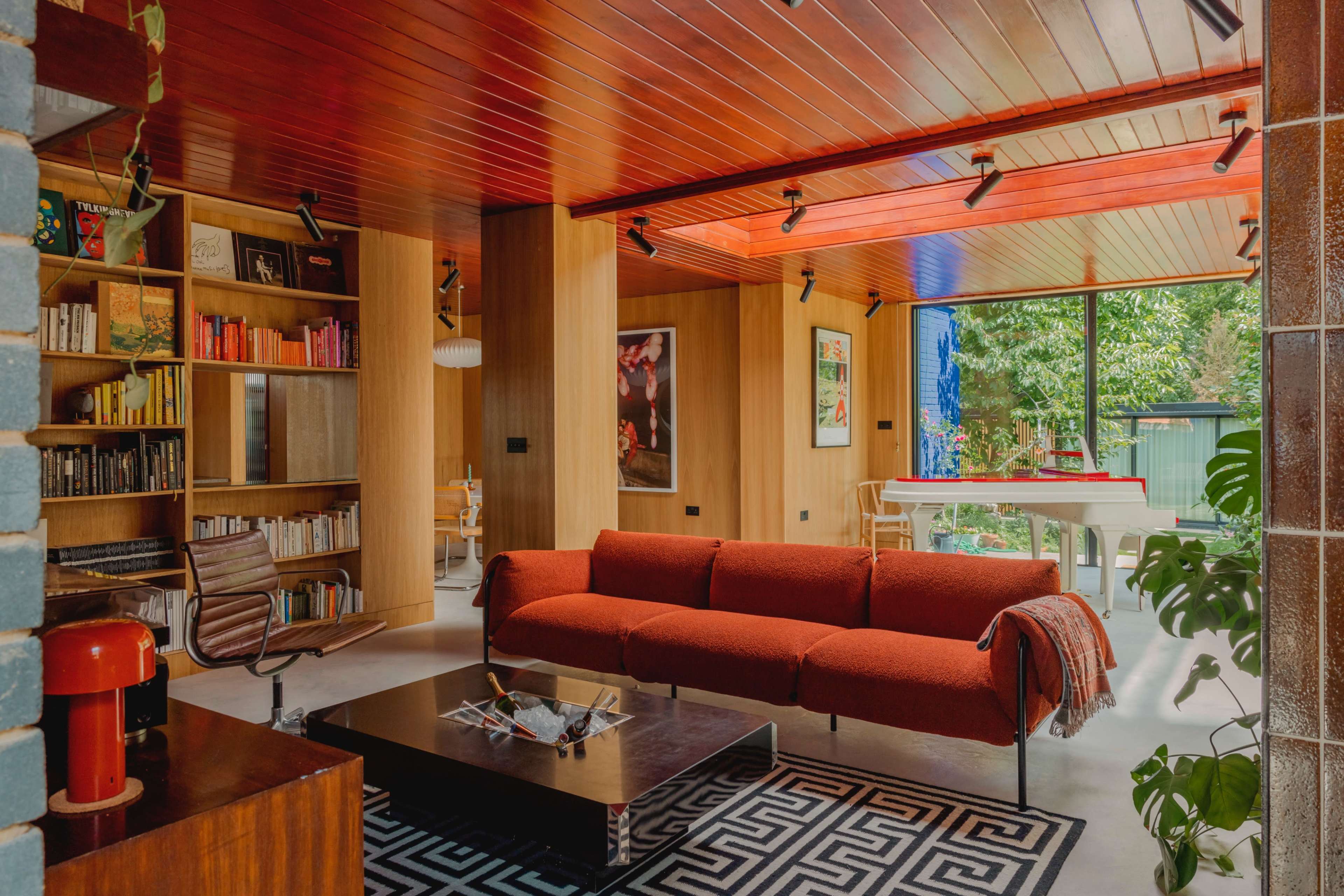 Midcentury Modernist London 1950s/60s/70s Unique Stylish Retro Detached House Image in Stanmore, London, ENG