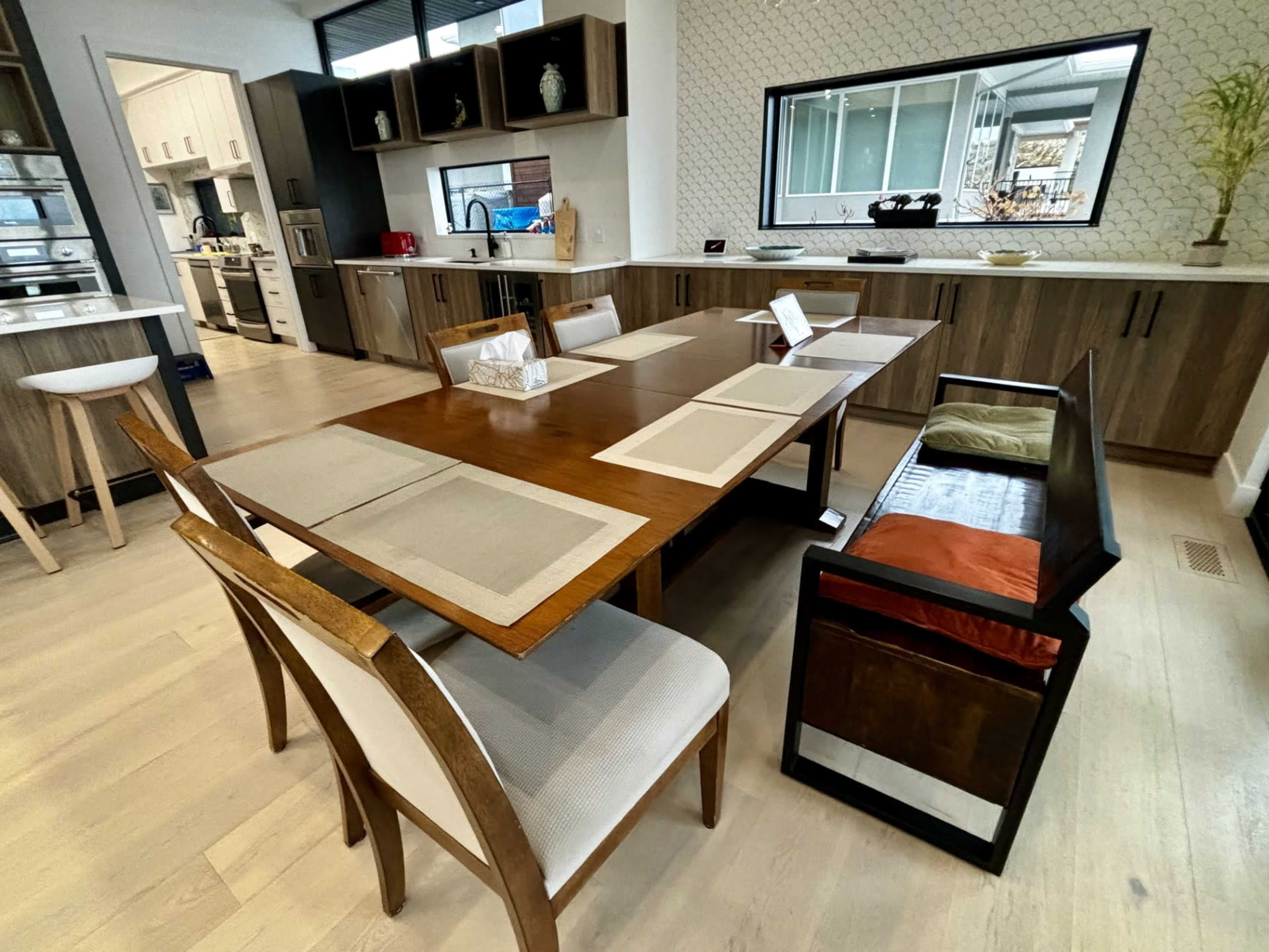 180 degree lake view house on a hill in a high end neighbourhood Image in Southwest Mission, Kelowna, BC