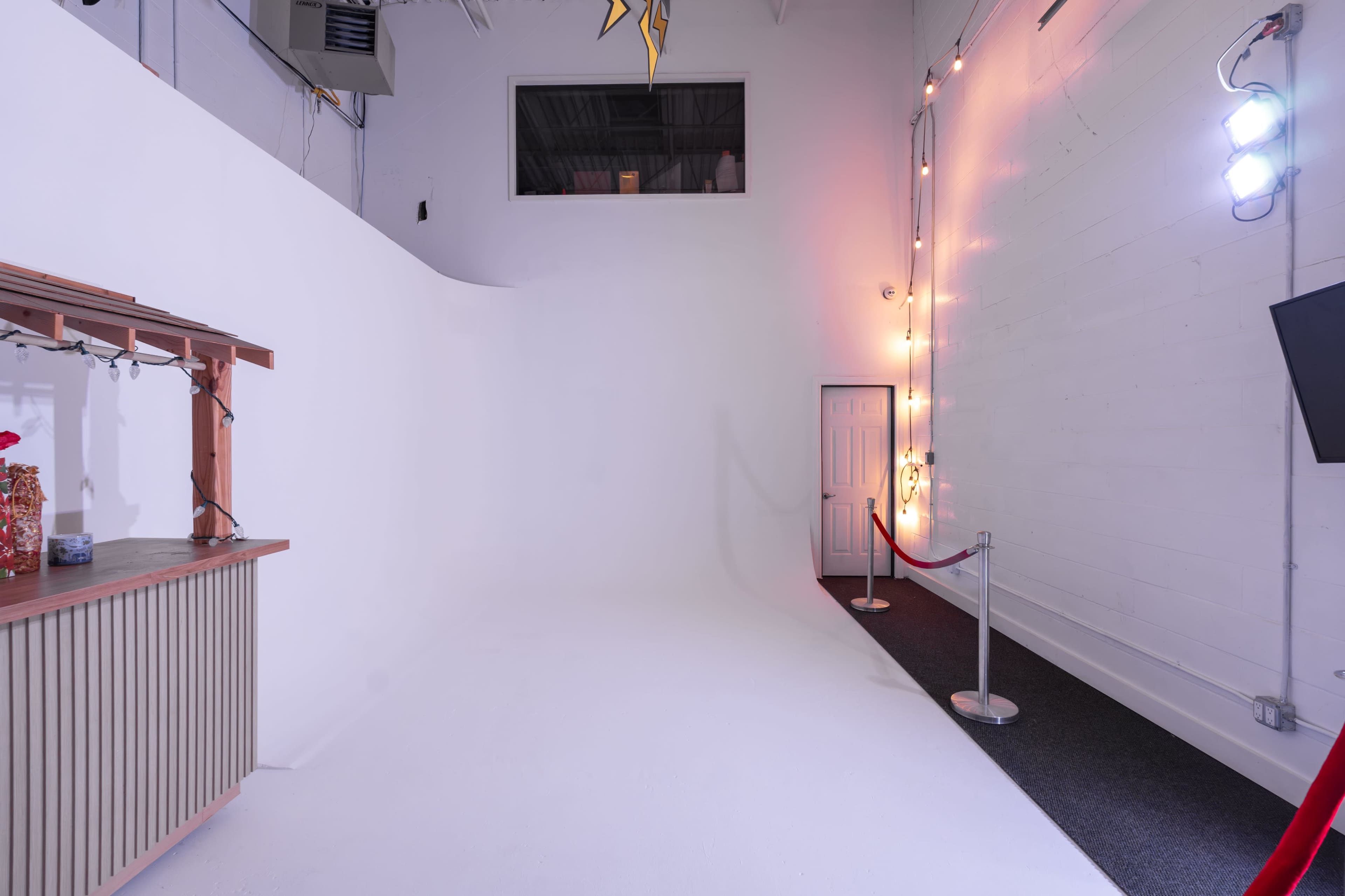 Urban Unit with Acoustically Treated Studio & Content Creation Facility Image in Woodbridge, vaughan, ON