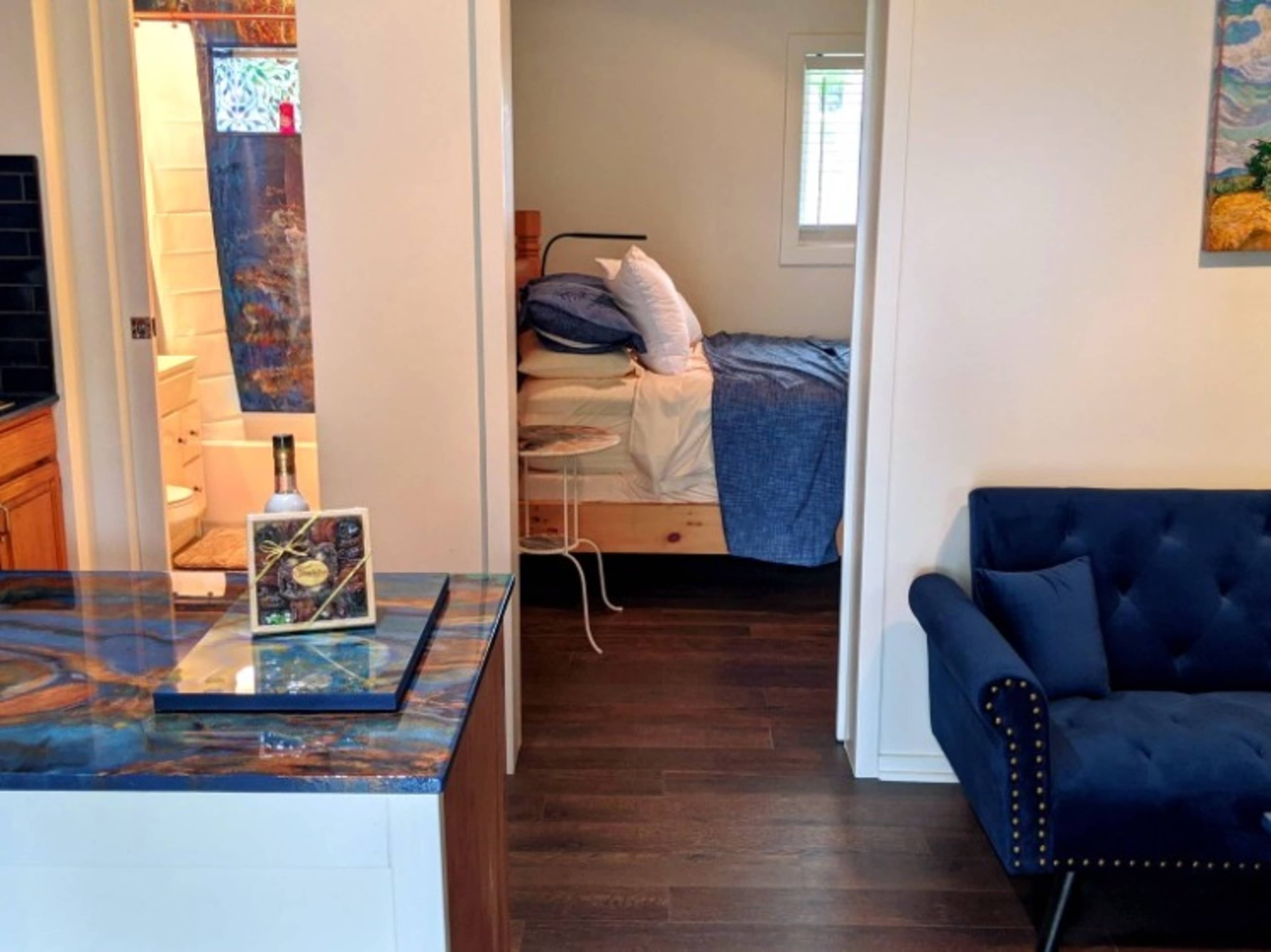 Van Gogh Apartment and hot tub