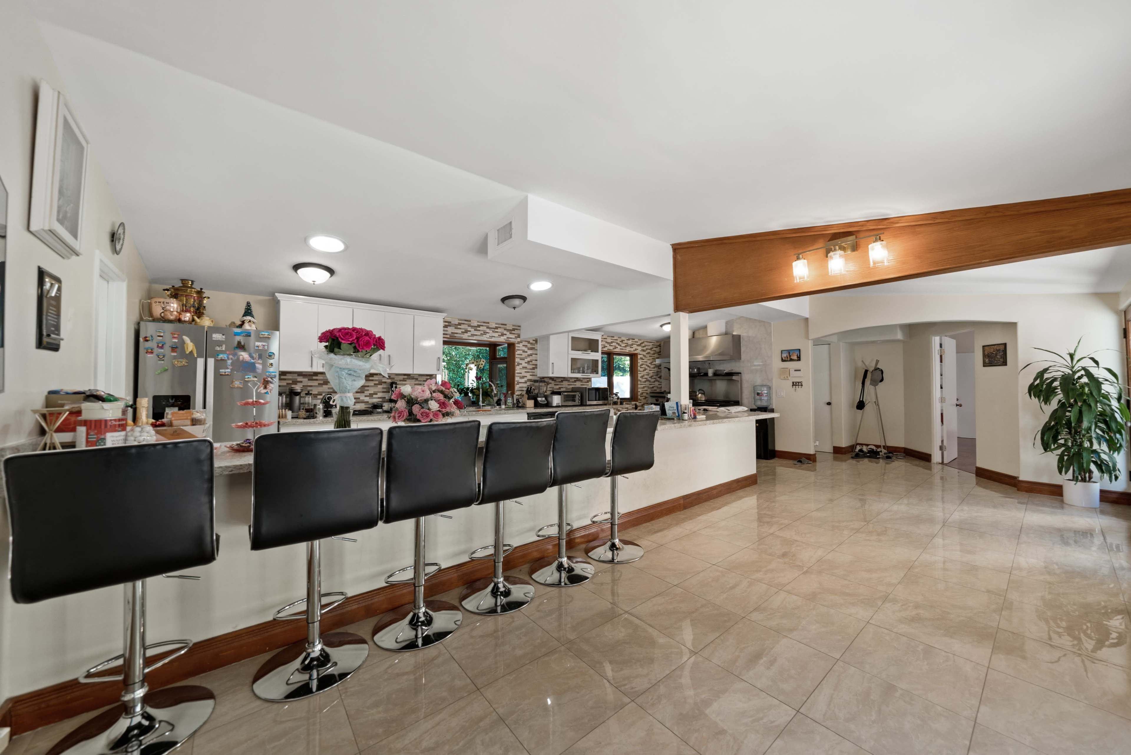 LUXURY ENTERTAINMENT COMPLEX IN BEVERLY HILLS Image in Los Angeles, Beverly Hills, CA