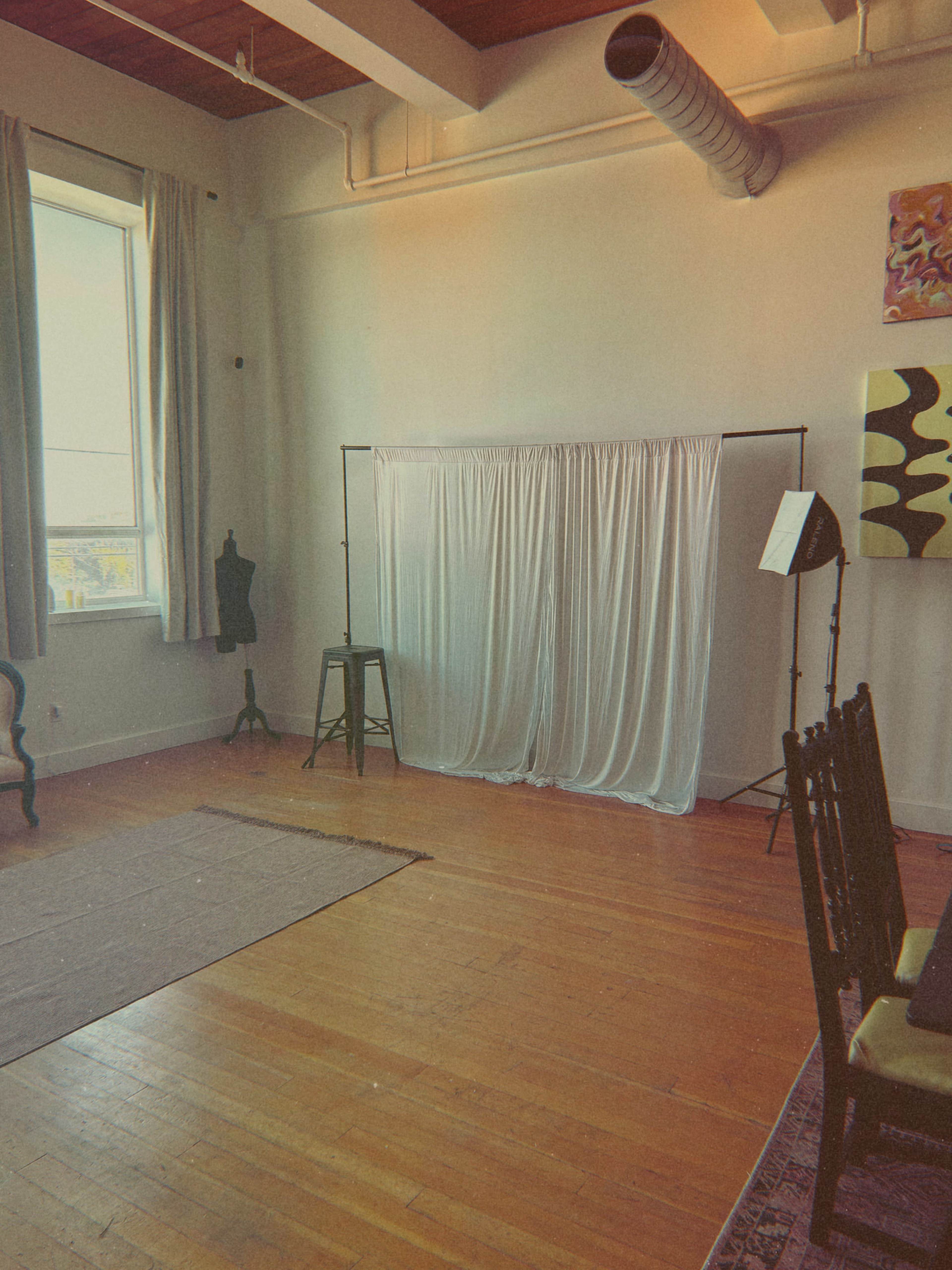Boutique Daylight Studio with Cozy Atmosphere Image in South Riverdale, Toronto, ON