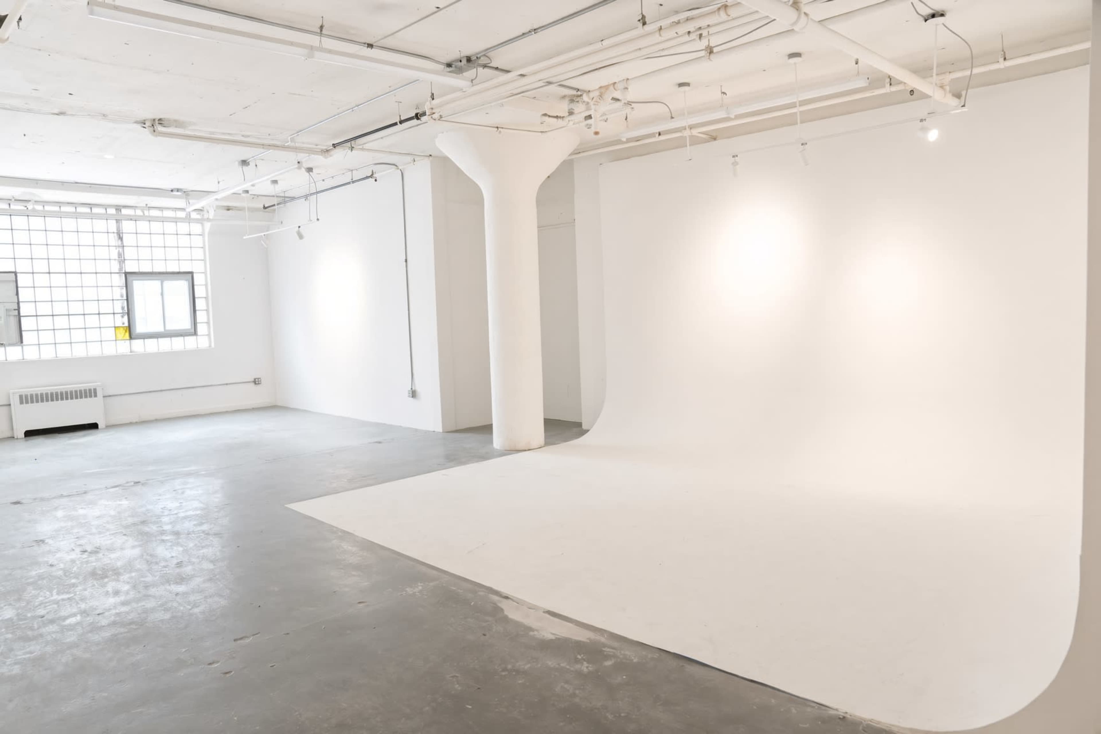 Large Creative Studio Space W/ White Cyc Wall / Free Parking Image in West Side, Jersey City, NJ
