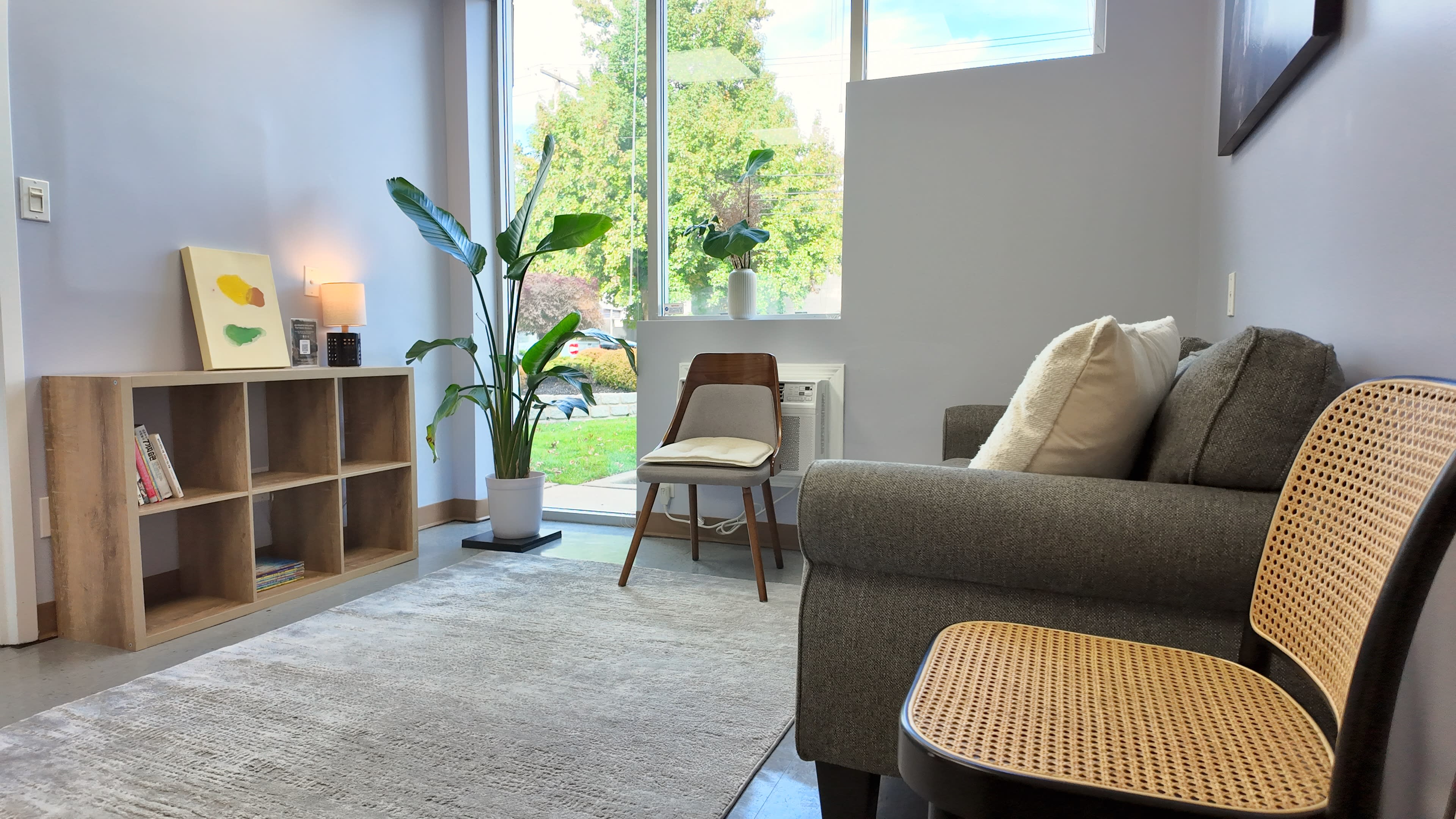 Cozy & Quiet Urban Studio with Free Onsite Parking – West Babylon Image in Babylon, West Babylon, NY