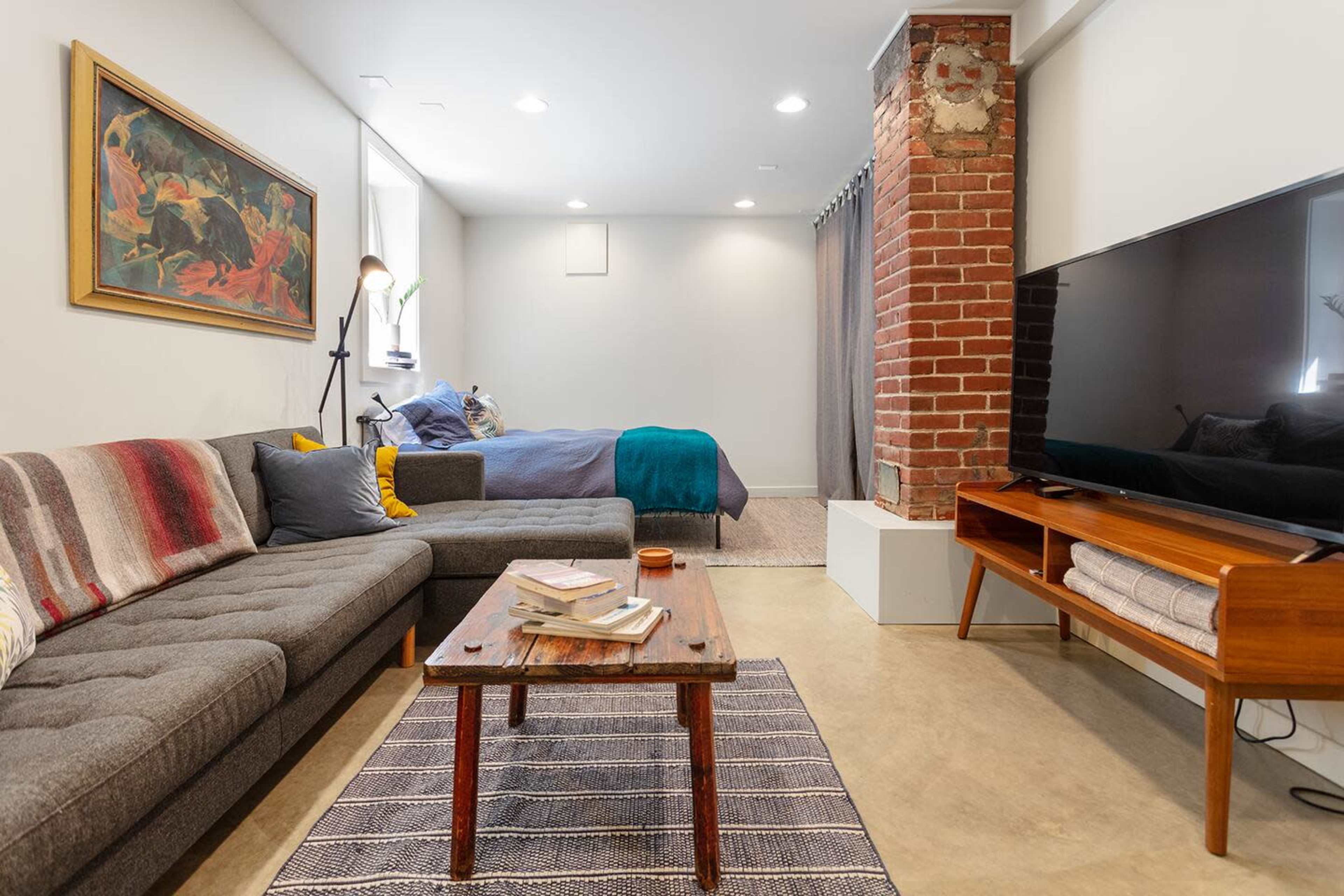 Urban Modern Apartment in Vintage Bungalow with Beautiful Garden Image in Northeast Portland, Portland, OR