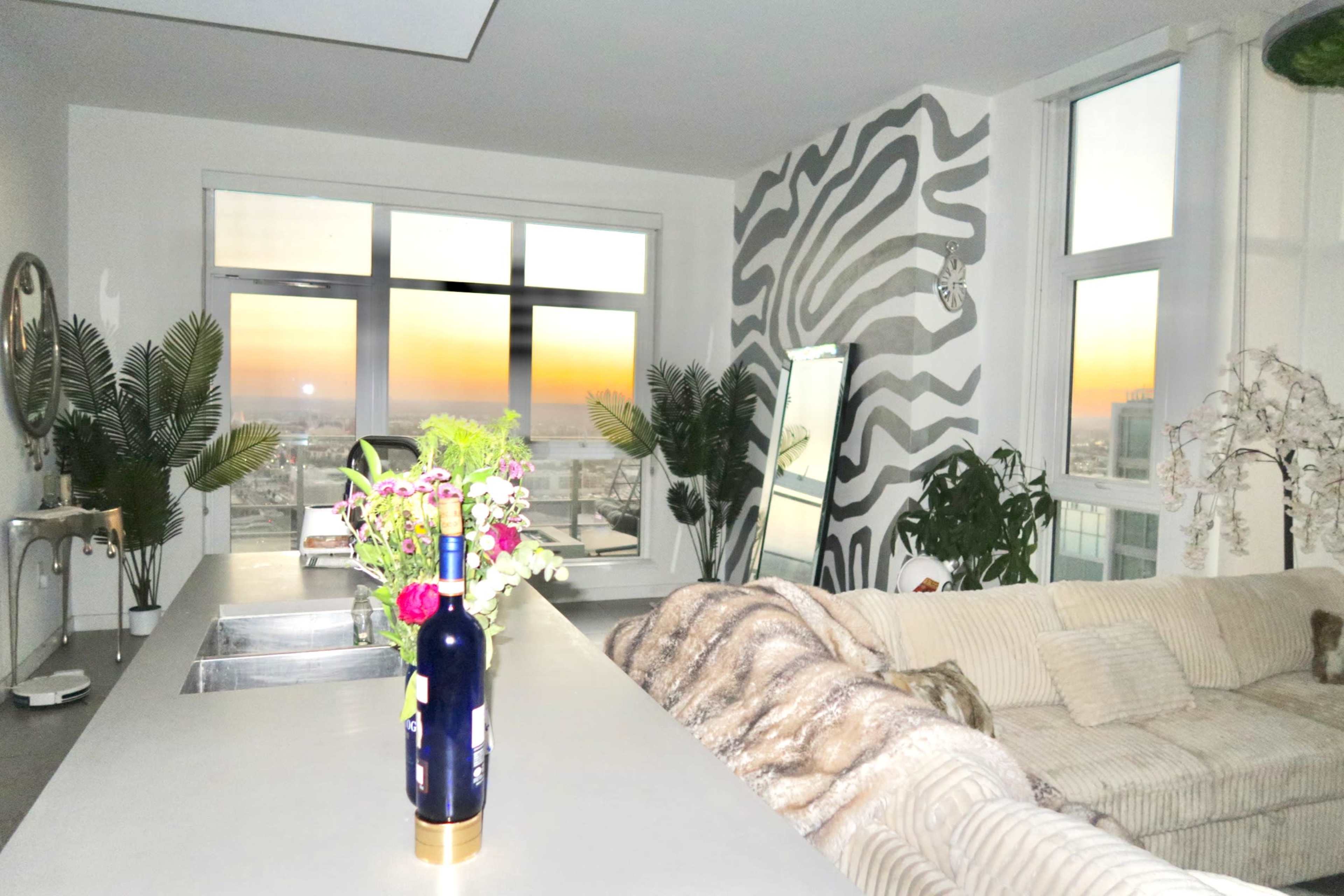 Teazer Network Studios | Downtown Artistic Apartment with Skyline Views ...