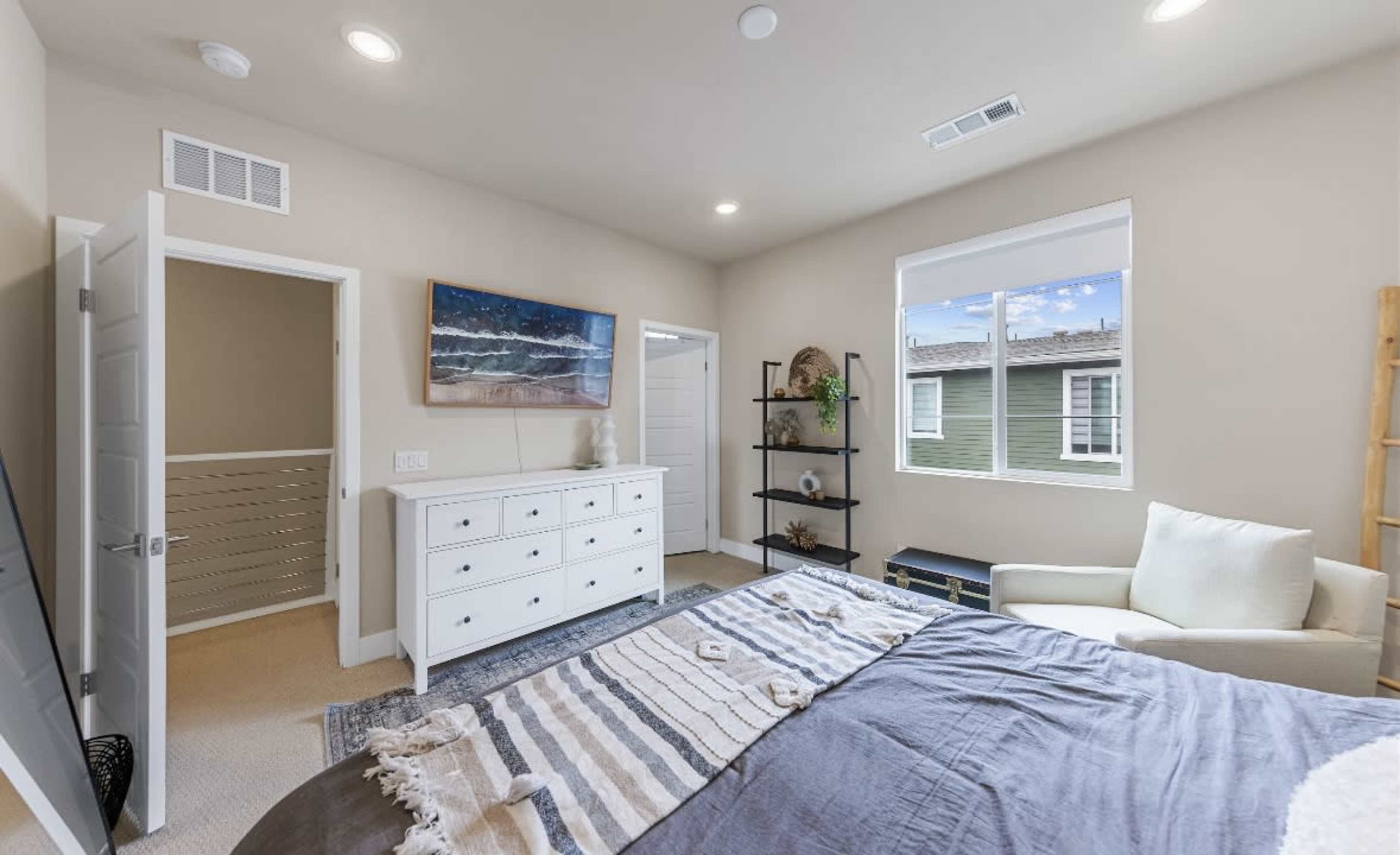 Bright light Minimalist Condo Image in San Pedro, San Pedro, CA