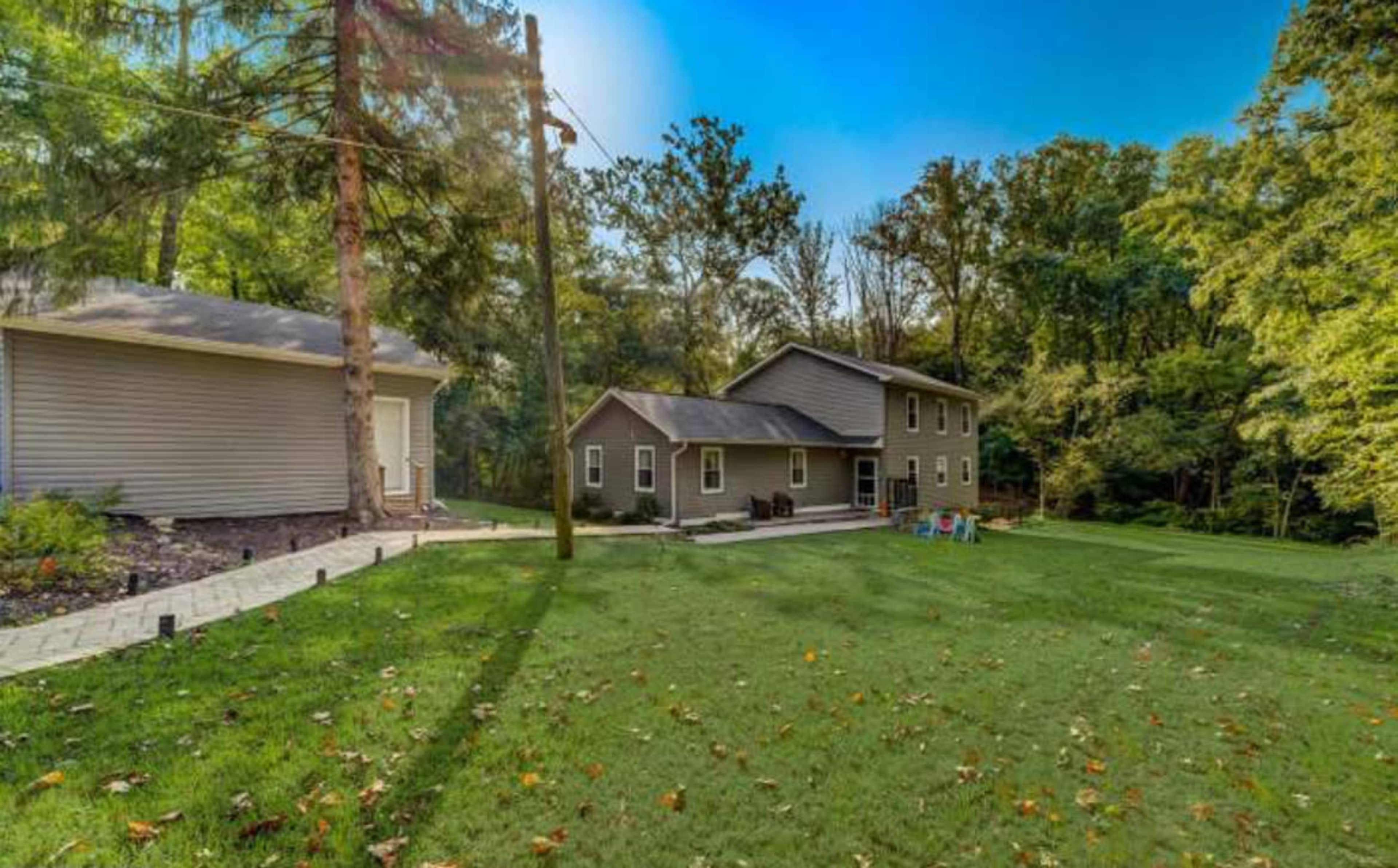 Expansive Outdoor Entertaining Space for Events, Dinners, BBQs Image in Suitland-Silver Hill, Suitland, MD